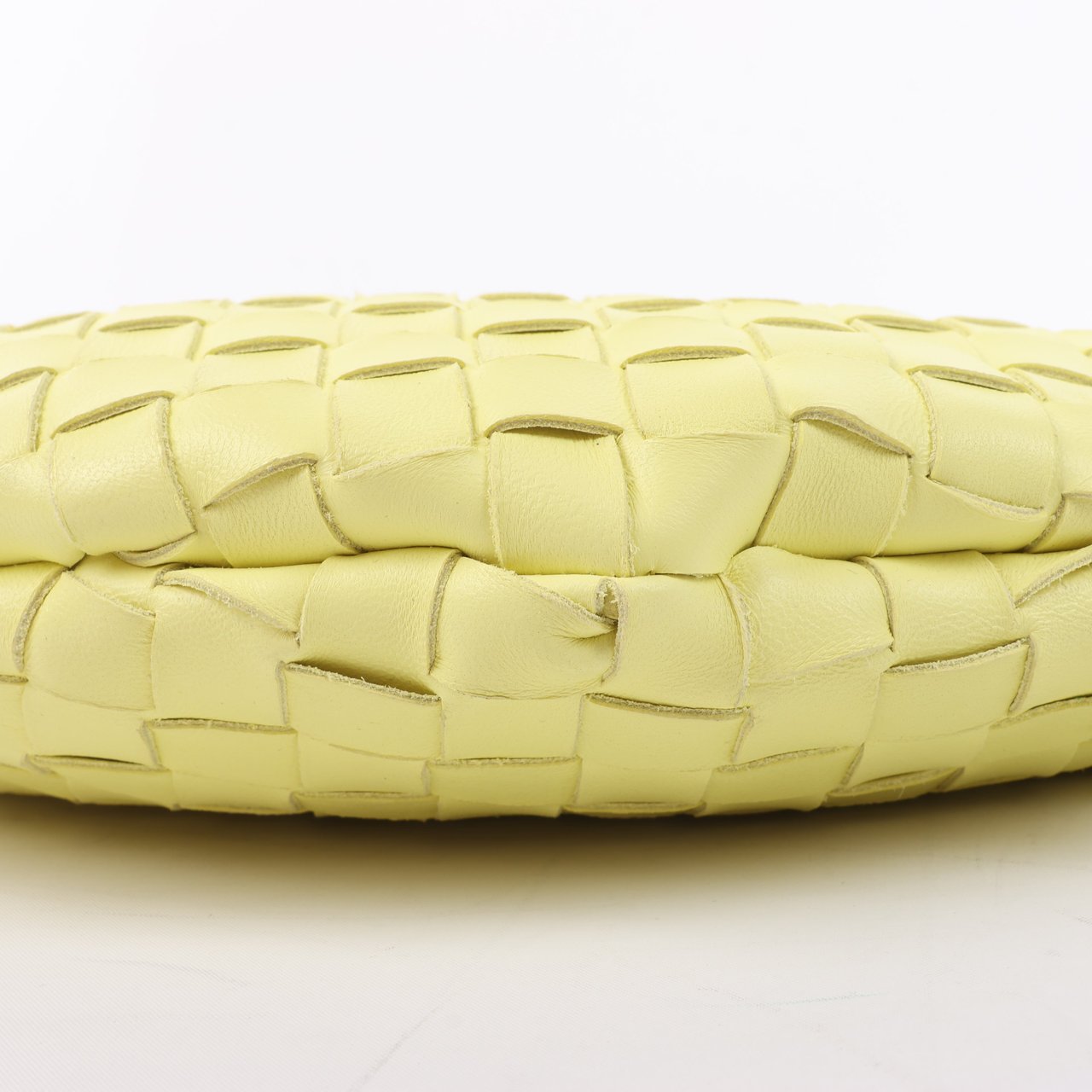 Bottega Veneta Bottega Veneta Intrecciato Medium Turns Pouch Leather Shoulder bag in Yellow Geel