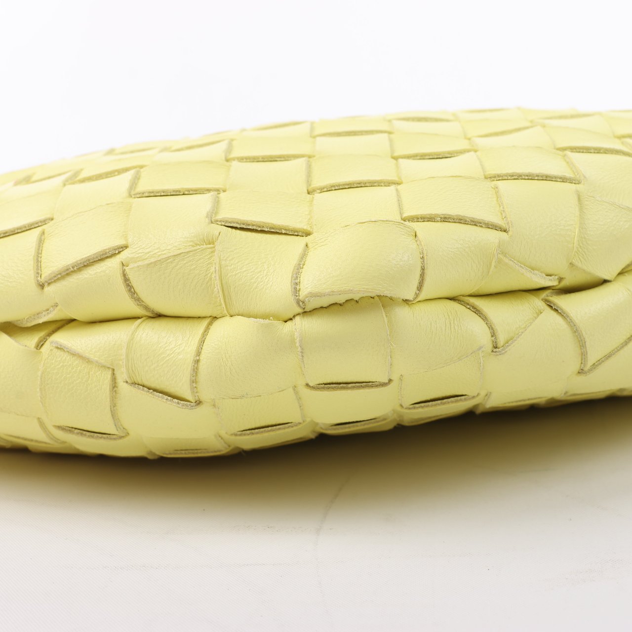 Bottega Veneta Bottega Veneta Intrecciato Medium Turns Pouch Leather Shoulder bag in Yellow Geel