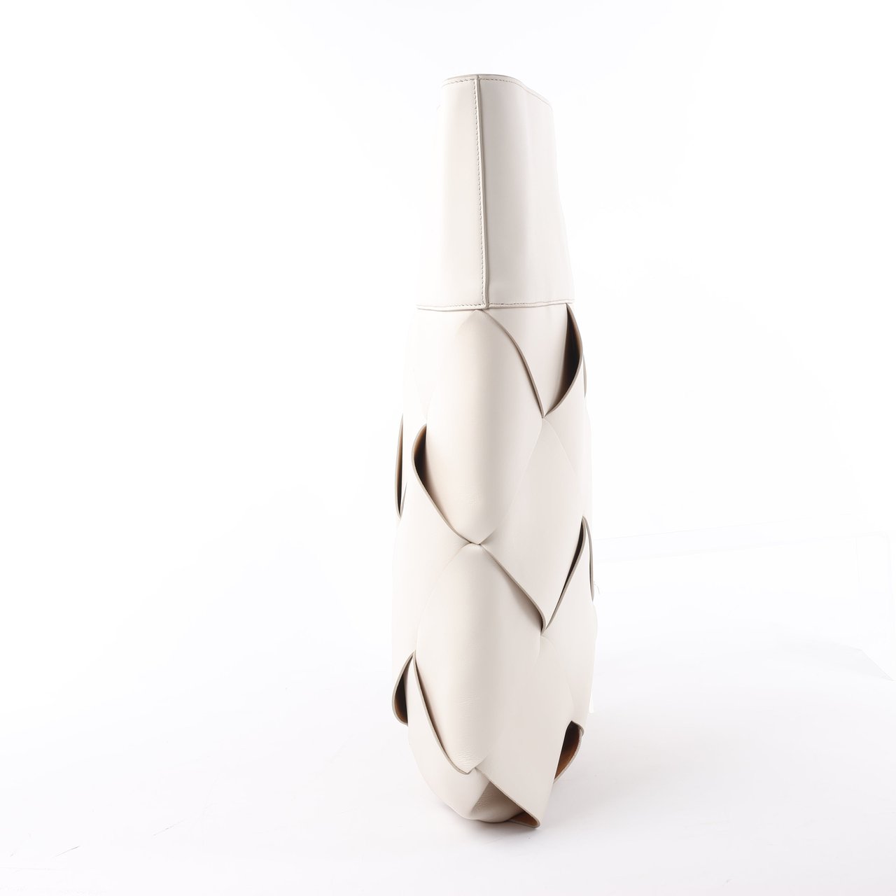 Bottega Veneta Bottega Veneta Maxi Intrecciato Leather Handbag in White Wit