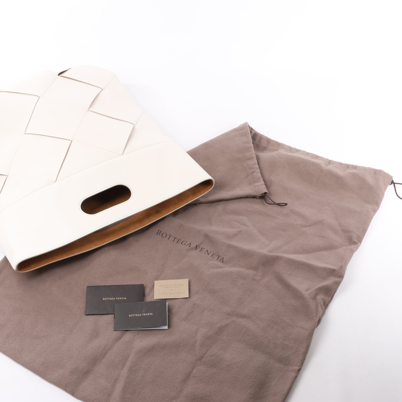 Bottega Veneta Bottega Veneta Maxi Intrecciato Leather Handbag in White Wit