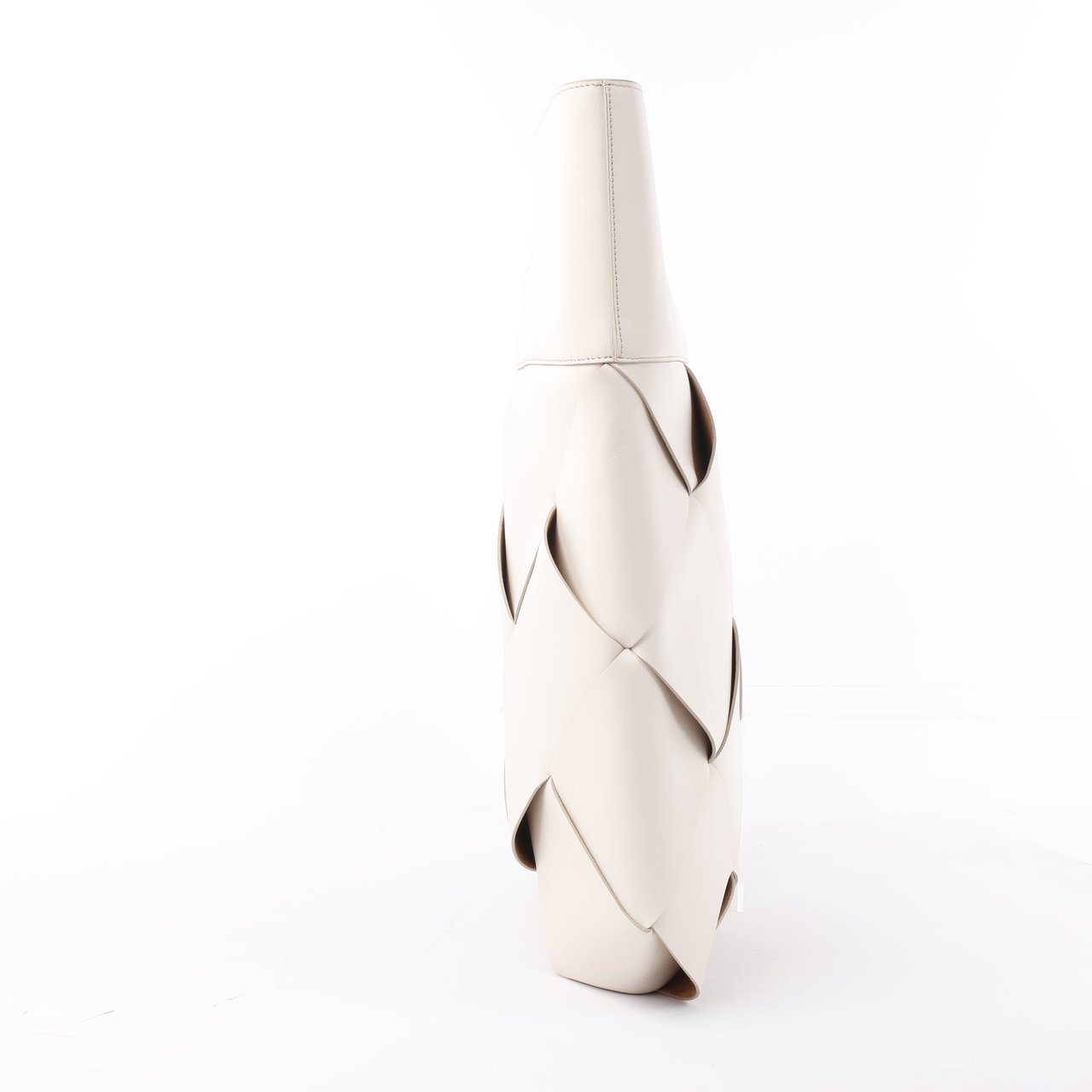 Bottega Veneta Bottega Veneta Maxi Intrecciato Leather Handbag in White Wit