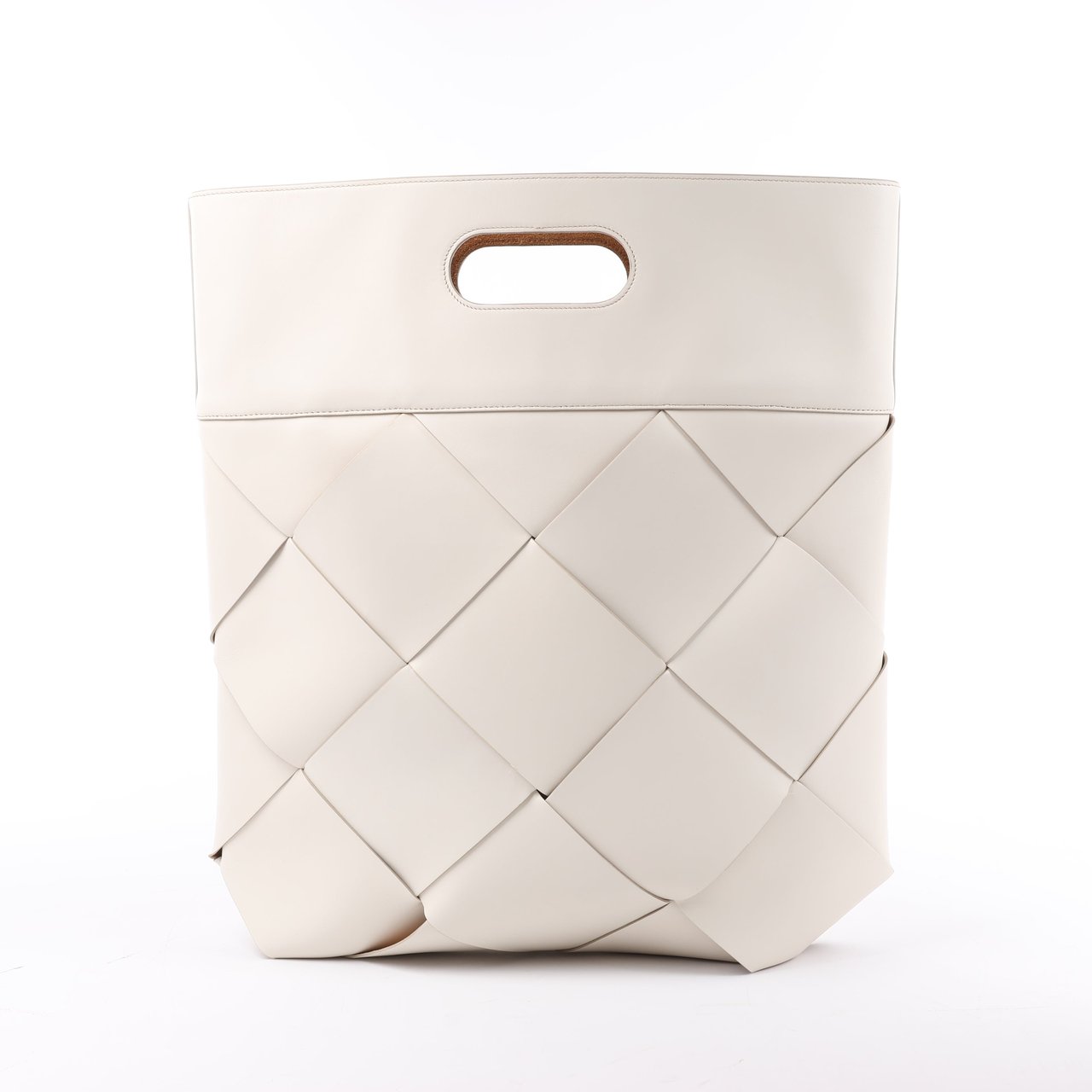 Bottega Veneta Bottega Veneta Maxi Intrecciato Leather Handbag in White Wit