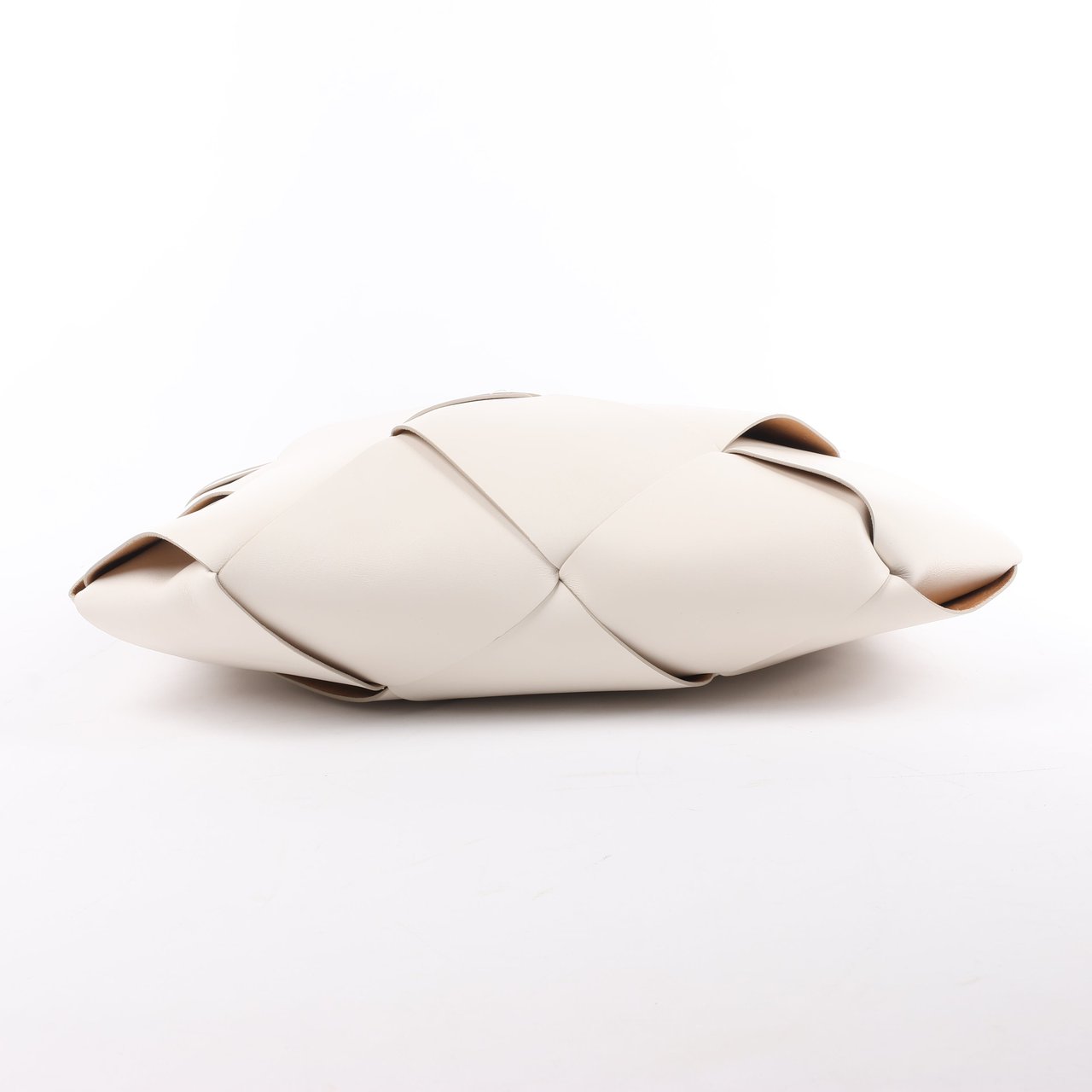 Bottega Veneta Bottega Veneta Maxi Intrecciato Leather Handbag in White Wit