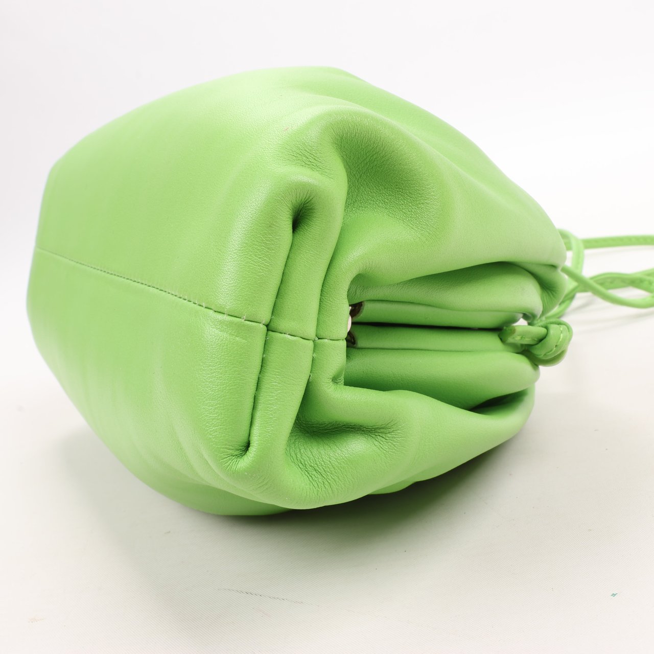 Bottega Veneta Bottega Veneta Mini The Pouch Leather Crossbody bag in Acid Green Groen