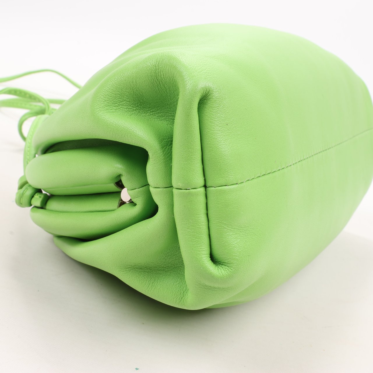 Bottega Veneta Bottega Veneta Mini The Pouch Leather Crossbody bag in Acid Green Groen