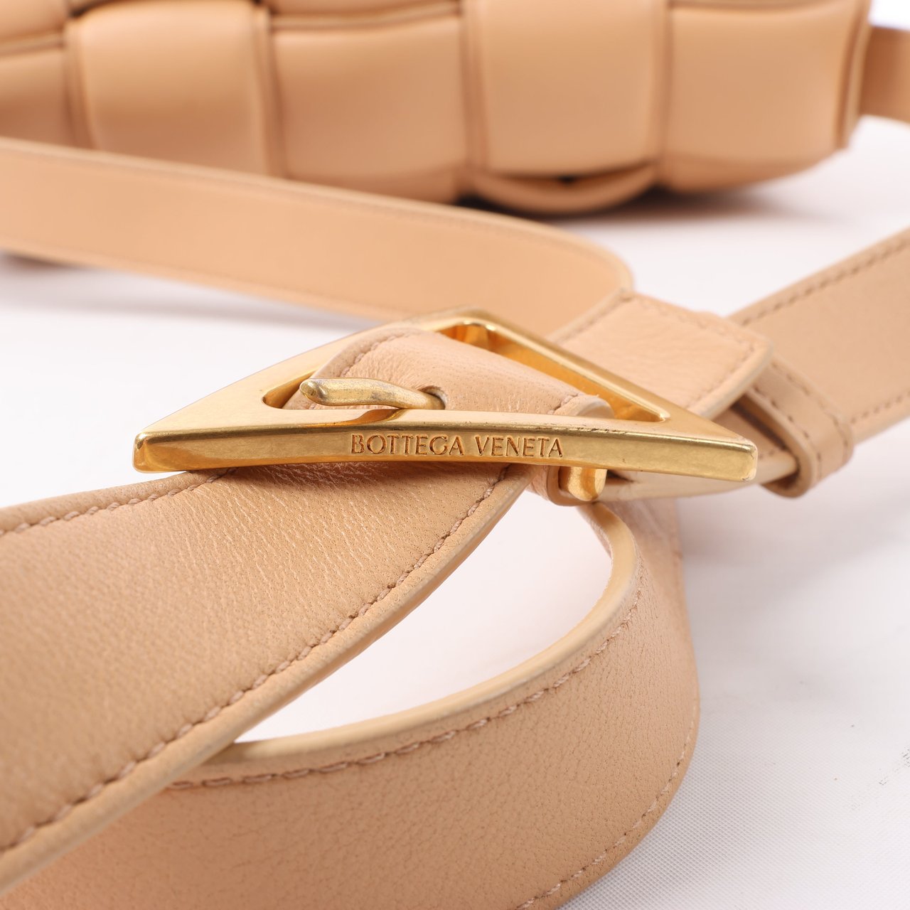 Bottega Veneta Bottega Veneta Padded Cassette Maxi Intrecciato Leather Shoulder Bag in Beige Beige