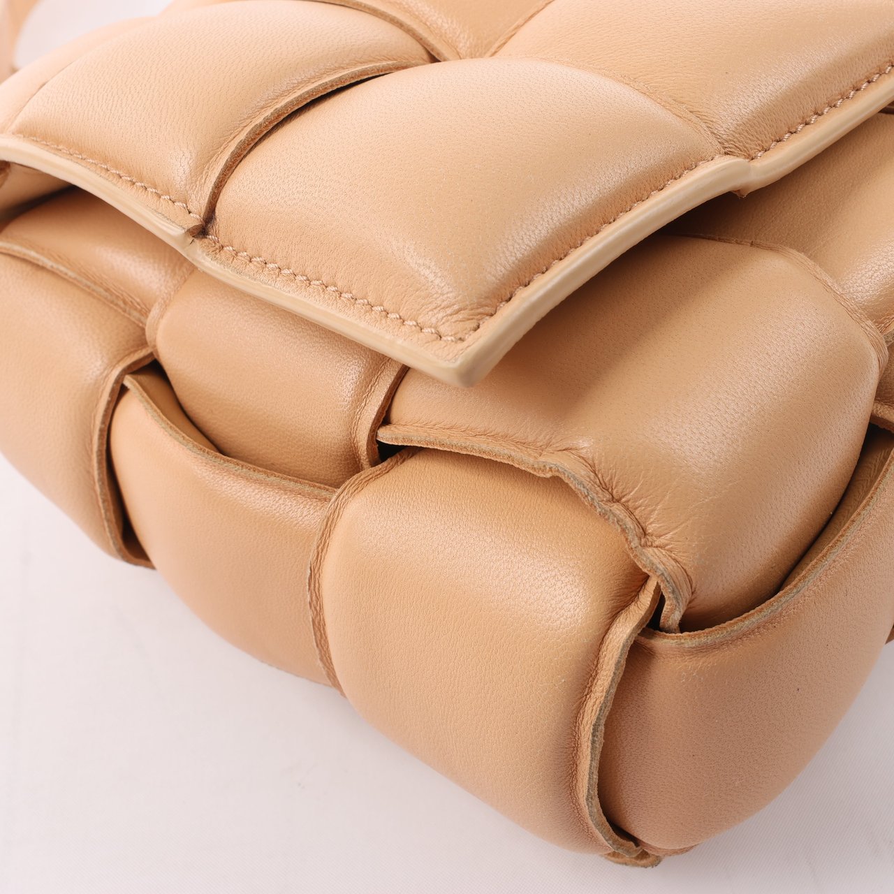 Bottega Veneta Bottega Veneta Padded Cassette Maxi Intrecciato Leather Shoulder Bag in Beige Beige