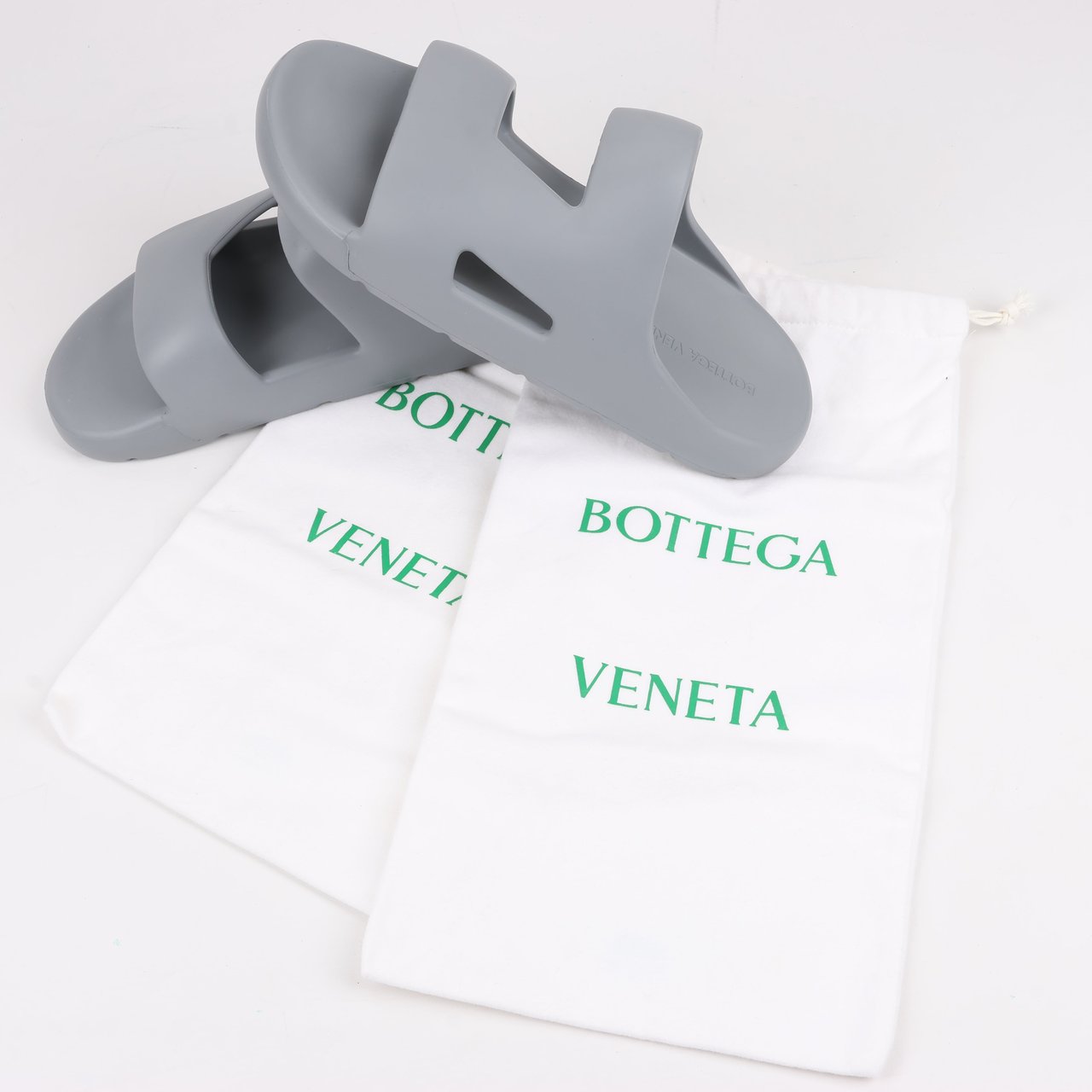 Bottega Veneta Bottega Veneta Rubber Band Sandals in Grey, Size 43 EU Grijs