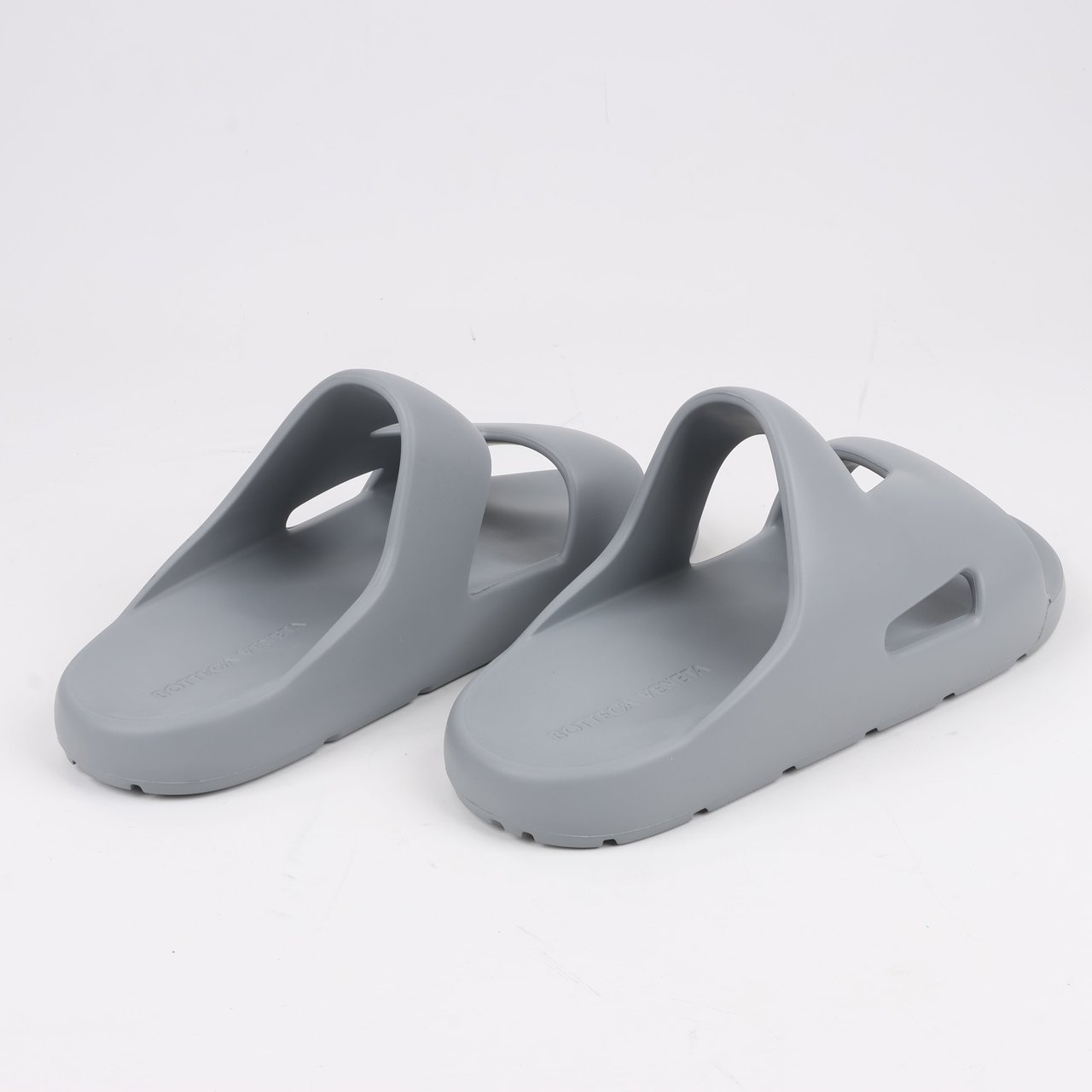 Bottega Veneta Bottega Veneta Rubber Band Sandals in Grey, Size 43 EU Grijs