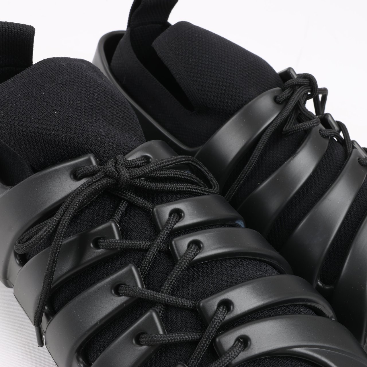 Bottega Veneta Bottega Veneta Trails Knit x Rubber Sneakers in Black, Size 42 EU Zwart