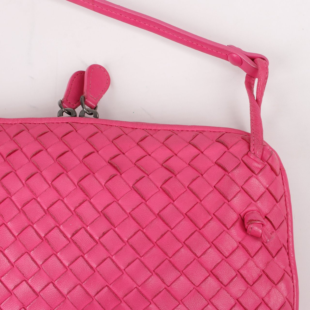 Bottega Veneta Bottega Veneta Intrecciato Nodini Crossbody Bag in Pink Roze