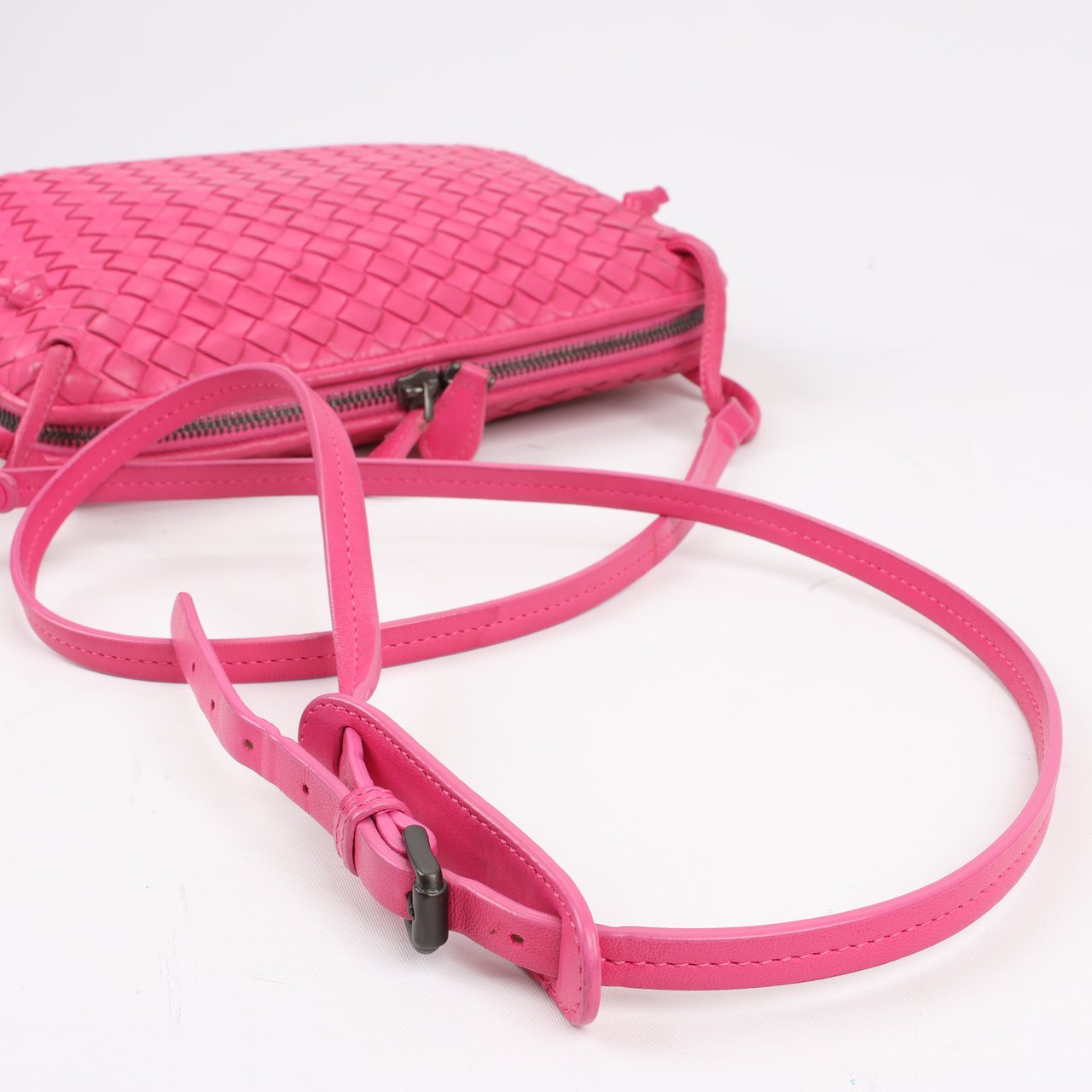 Bottega Veneta Bottega Veneta Intrecciato Nodini Crossbody Bag in Pink Roze