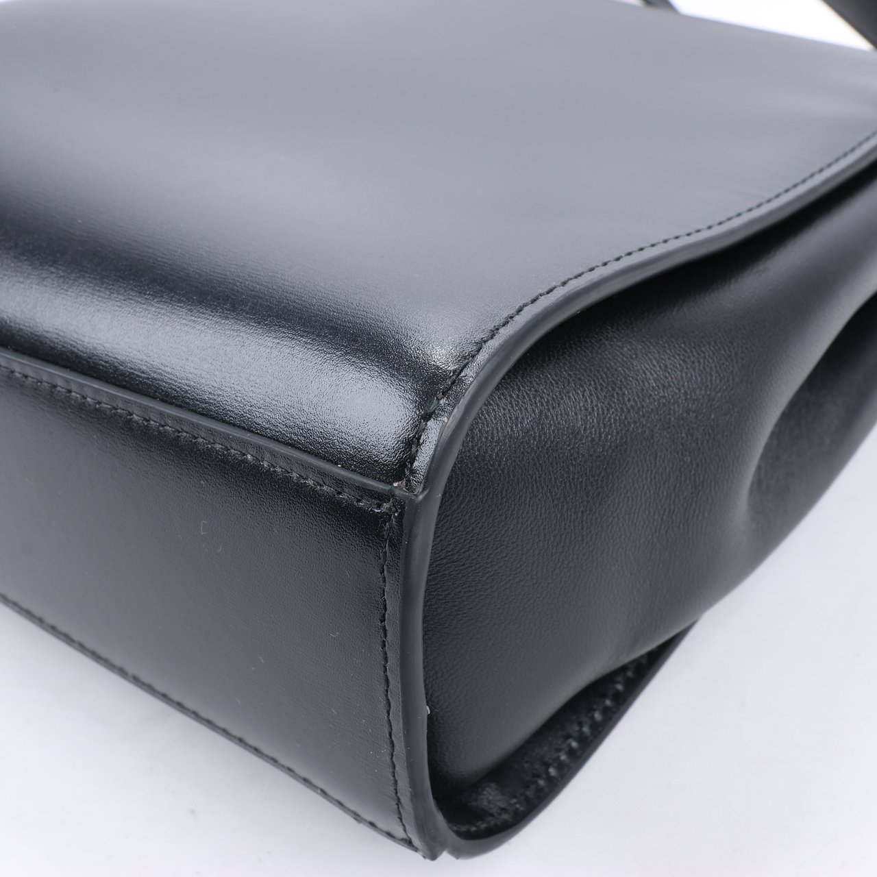 Bottega Veneta Bottega Veneta Box Calfskin Nappa Clip Shoulder Bag in Black (Marketplaces) Zwart