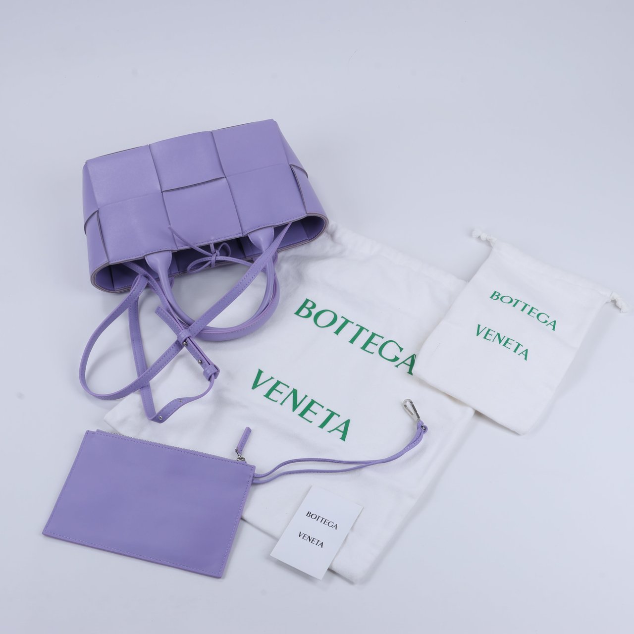 Bottega Veneta Bottega Veneta Nappa Maxi Intrecciato Small Arco 2Way Handbag in Purple Paars