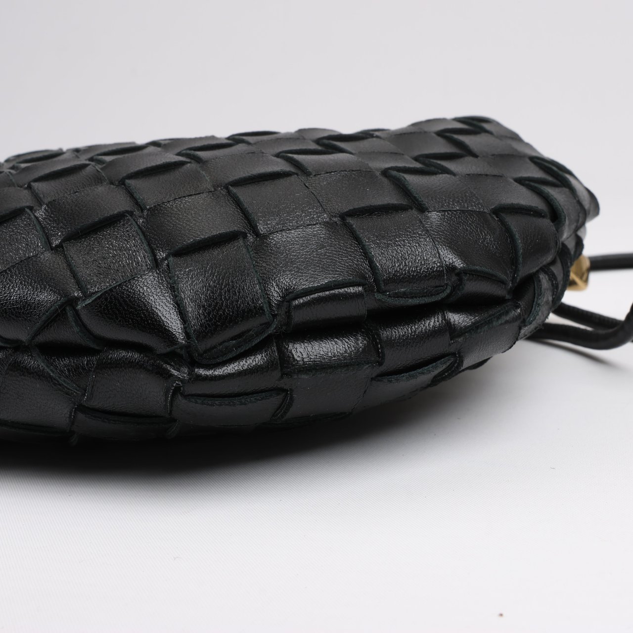 Bottega Veneta Bottega Veneta Intrecciato Sardines Leather Shoulder Bag in Black Zwart