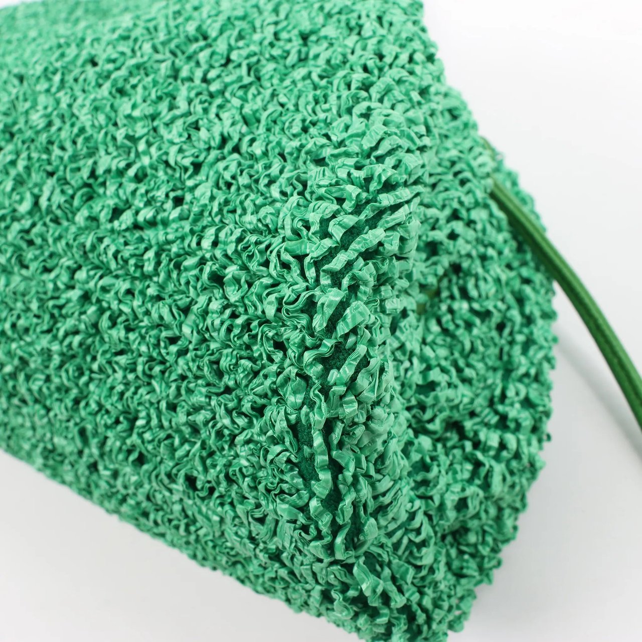 Bottega Veneta Bottega Veneta The Pouch Mini Raffia x Leather Crossbody bag in Green Groen