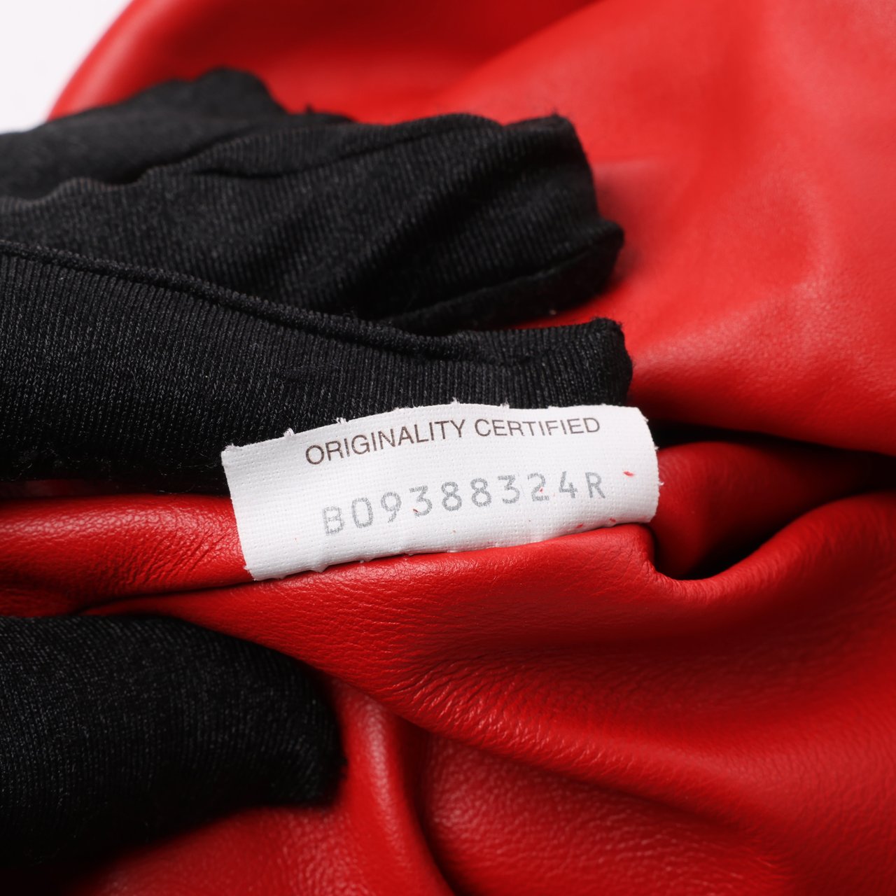 Bottega Veneta Bottega Veneta Bulb Smooth Leather Shoulder Bag in Red Rood