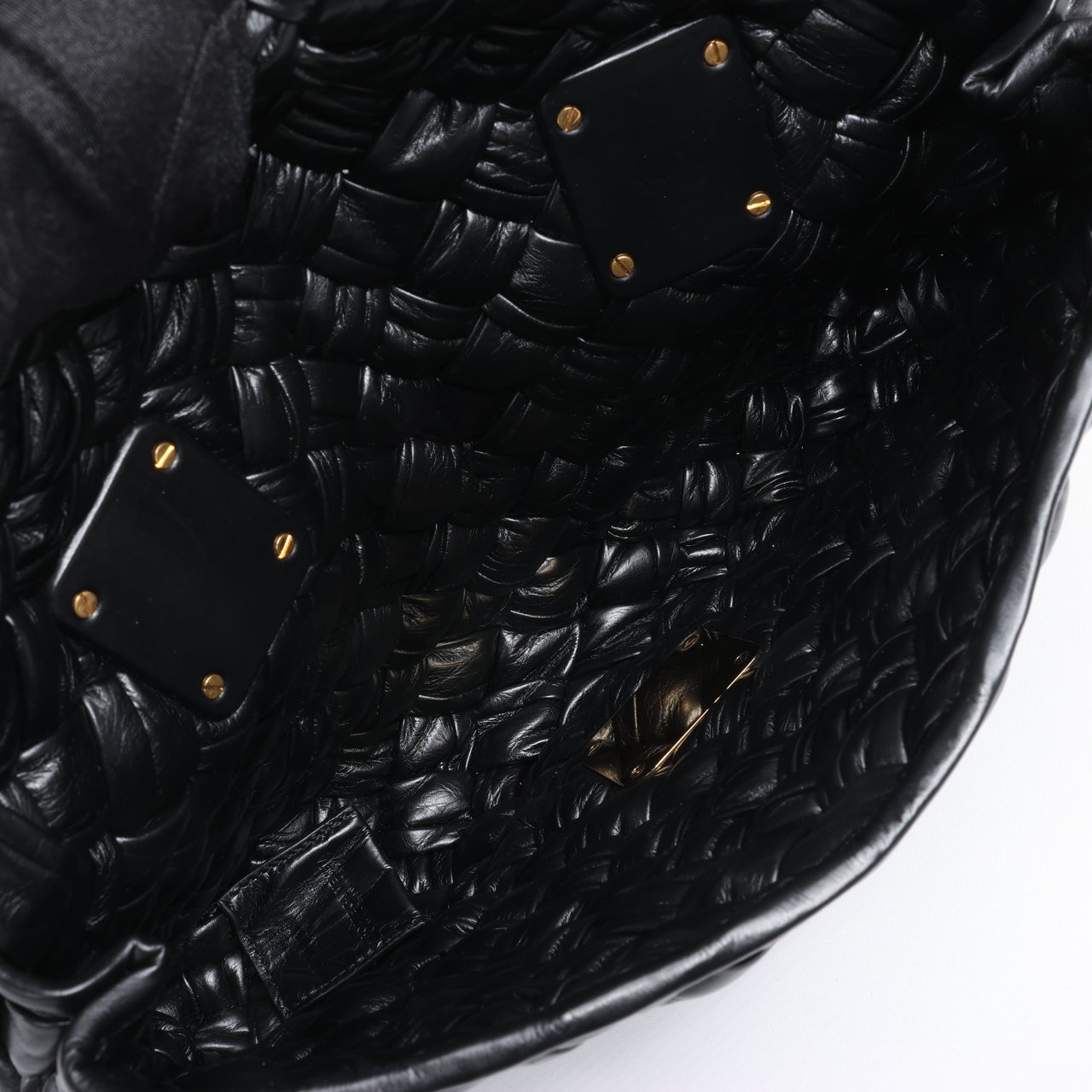 Bottega Veneta Bottega Veneta Leather Woven Rumple Desiree Shoulder Bag in Black Zwart