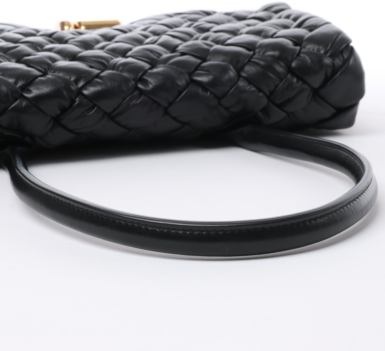 Bottega Veneta Bottega Veneta Leather Woven Rumple Desiree Shoulder Bag in Black Zwart