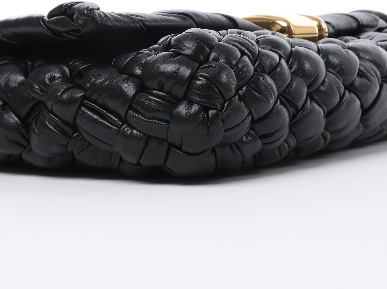 Bottega Veneta Bottega Veneta Leather Woven Rumple Desiree Shoulder Bag in Black Zwart