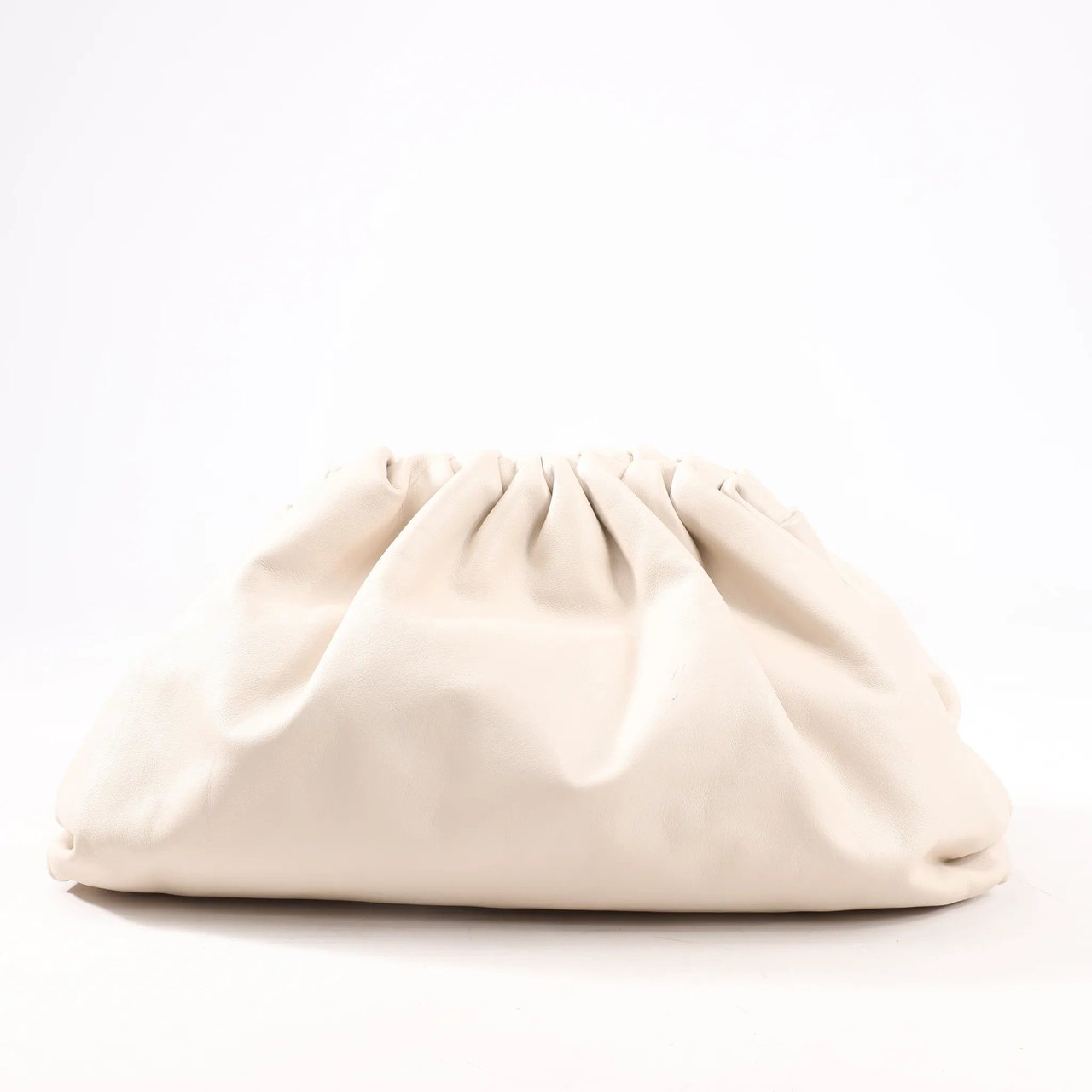 Bottega Veneta Bottega Veneta The Pouch Oversize Leather Clutch Bag in Beige Beige