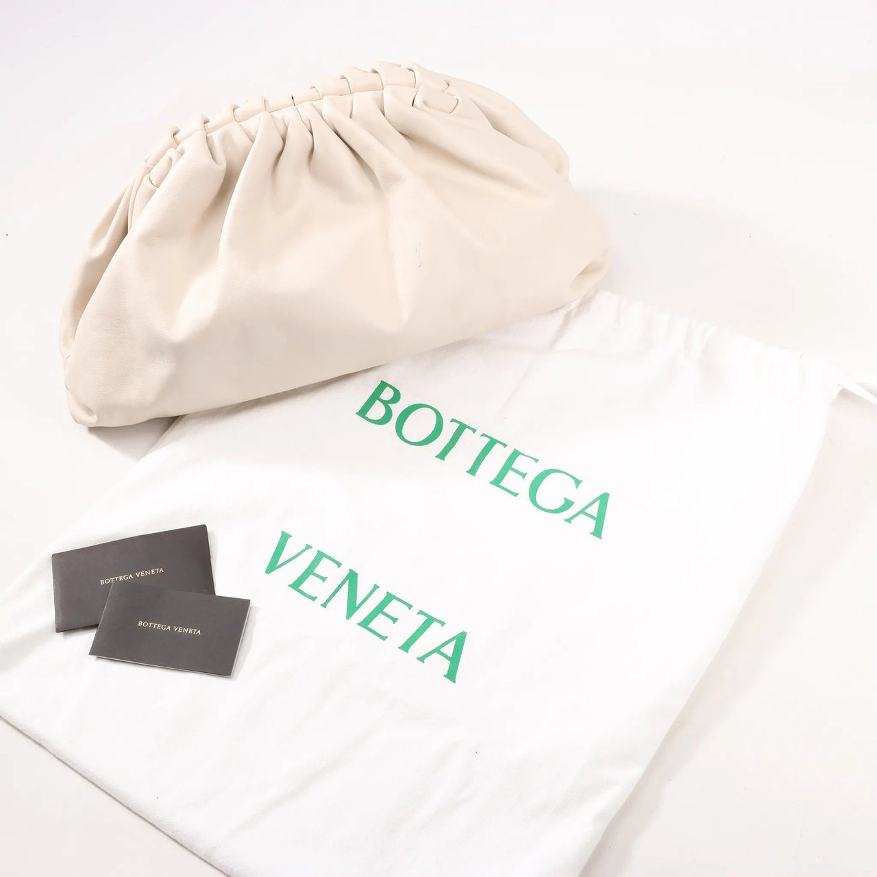 Bottega Veneta Bottega Veneta The Pouch Oversize Leather Clutch Bag in Beige Beige