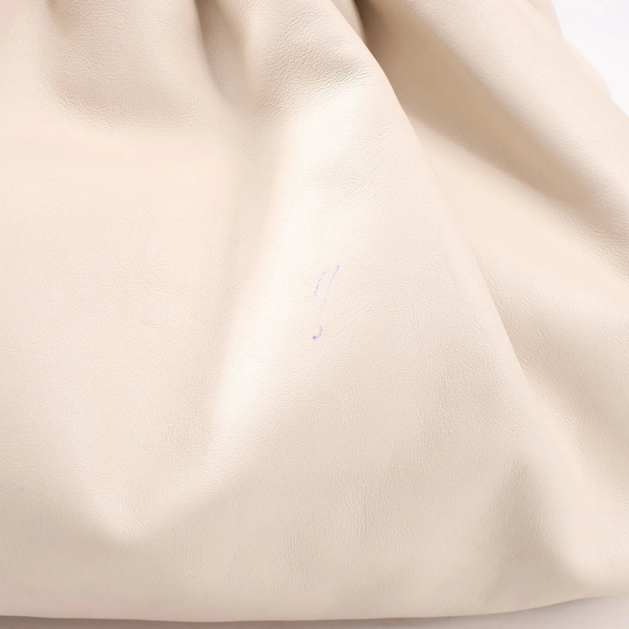 Bottega Veneta Bottega Veneta The Pouch Oversize Leather Clutch Bag in Beige Beige