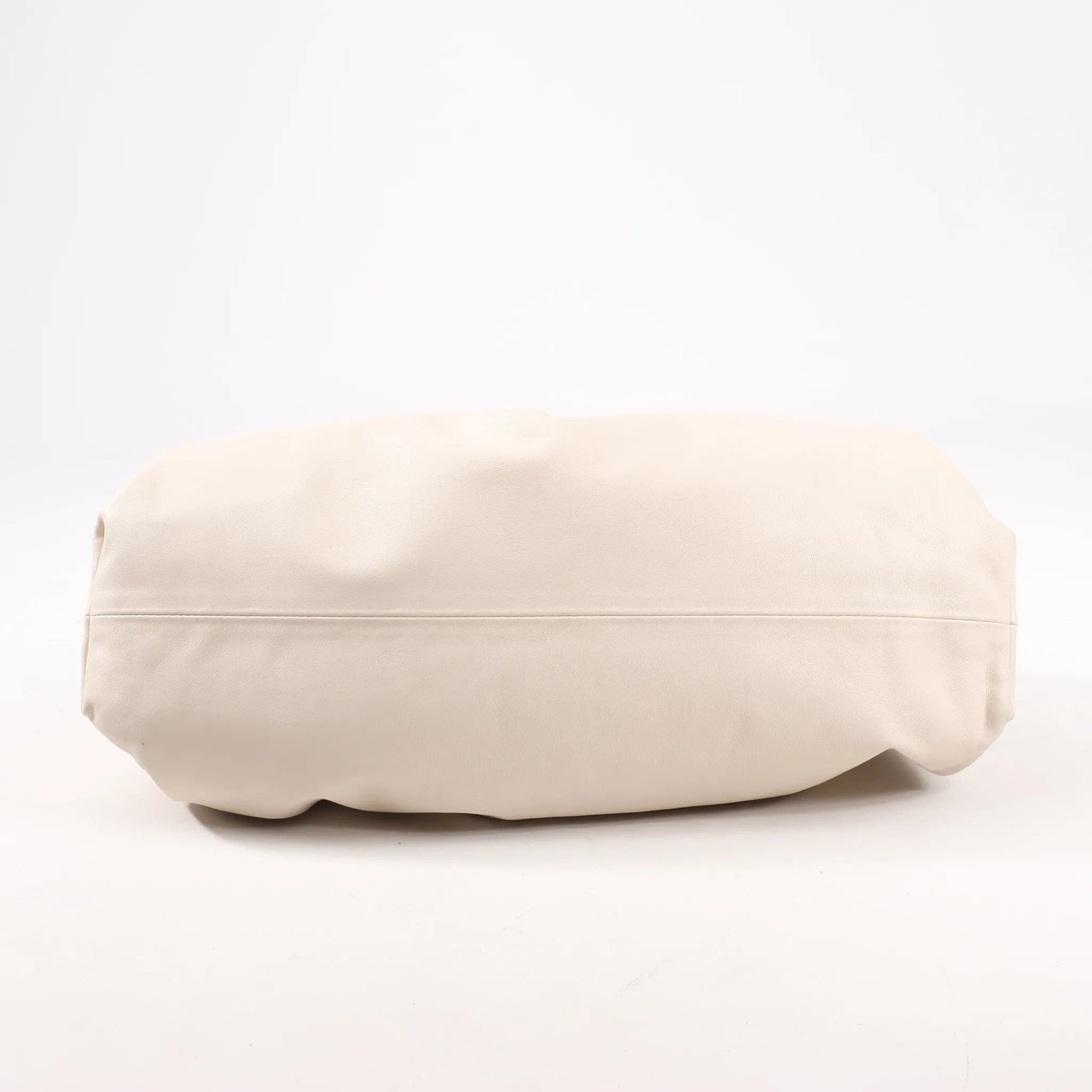 Bottega Veneta Bottega Veneta The Pouch Oversize Leather Clutch Bag in Beige Beige