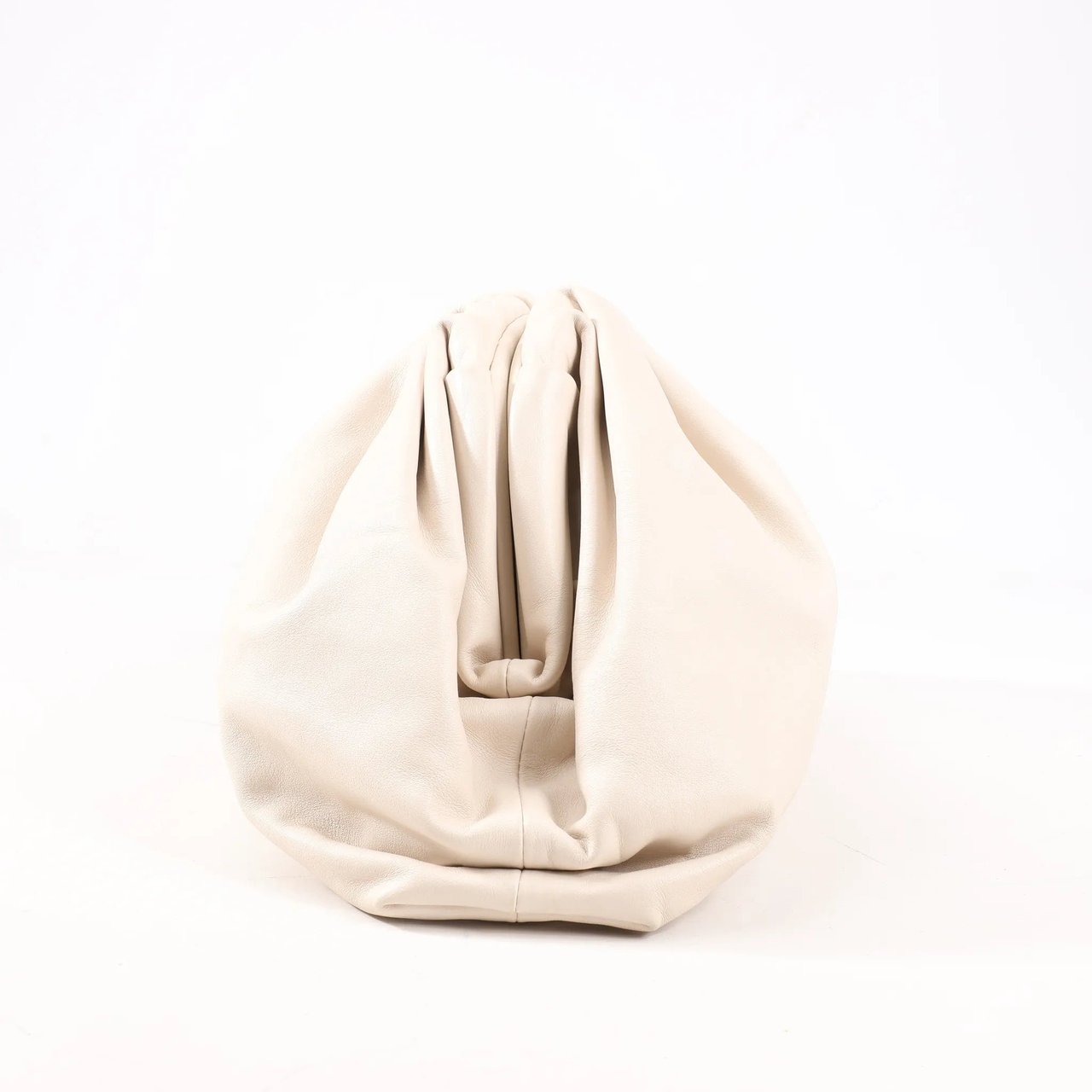 Bottega Veneta Bottega Veneta The Pouch Oversize Leather Clutch Bag in Beige Beige