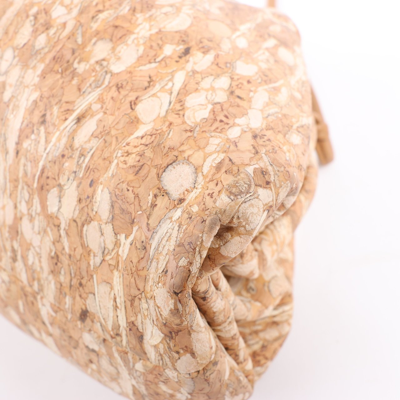 Bottega Veneta Bottega Veneta Mini The Pouch 20 Cork Crossbody bag in Beige Beige