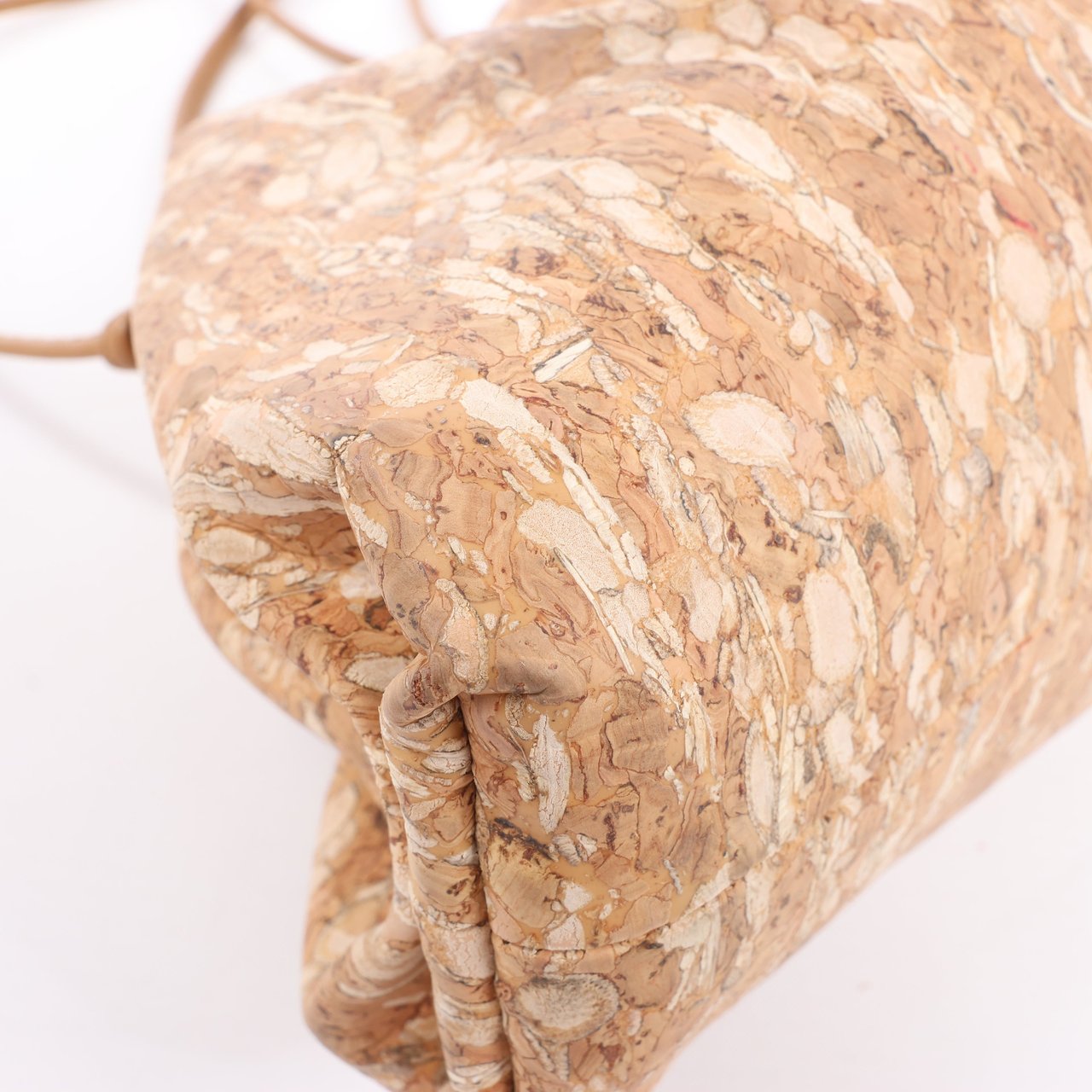 Bottega Veneta Bottega Veneta Mini The Pouch 20 Cork Crossbody bag in Beige Beige