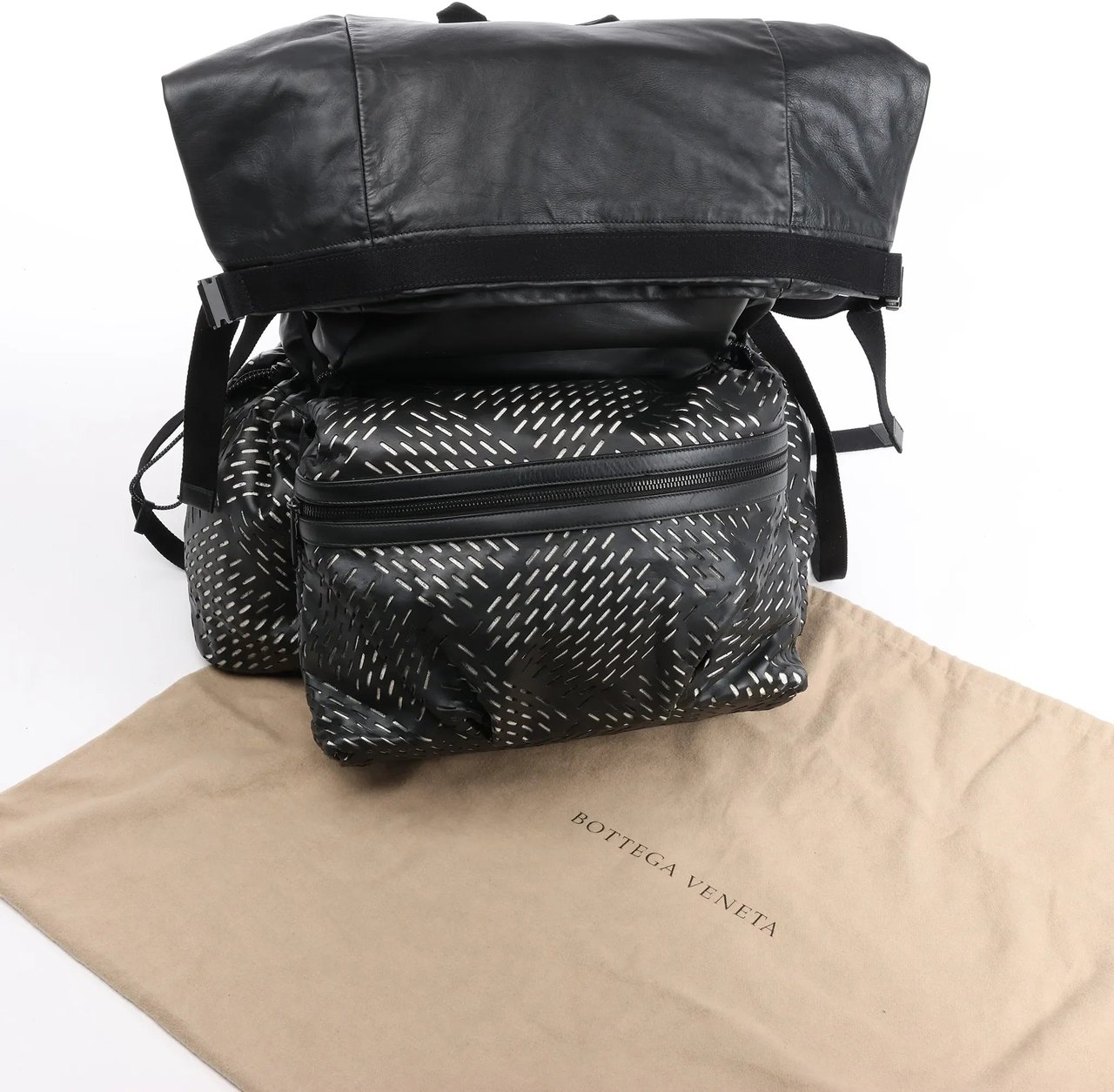 Bottega Veneta Bottega Veneta Perforated Leather Backpack in Black Zwart
