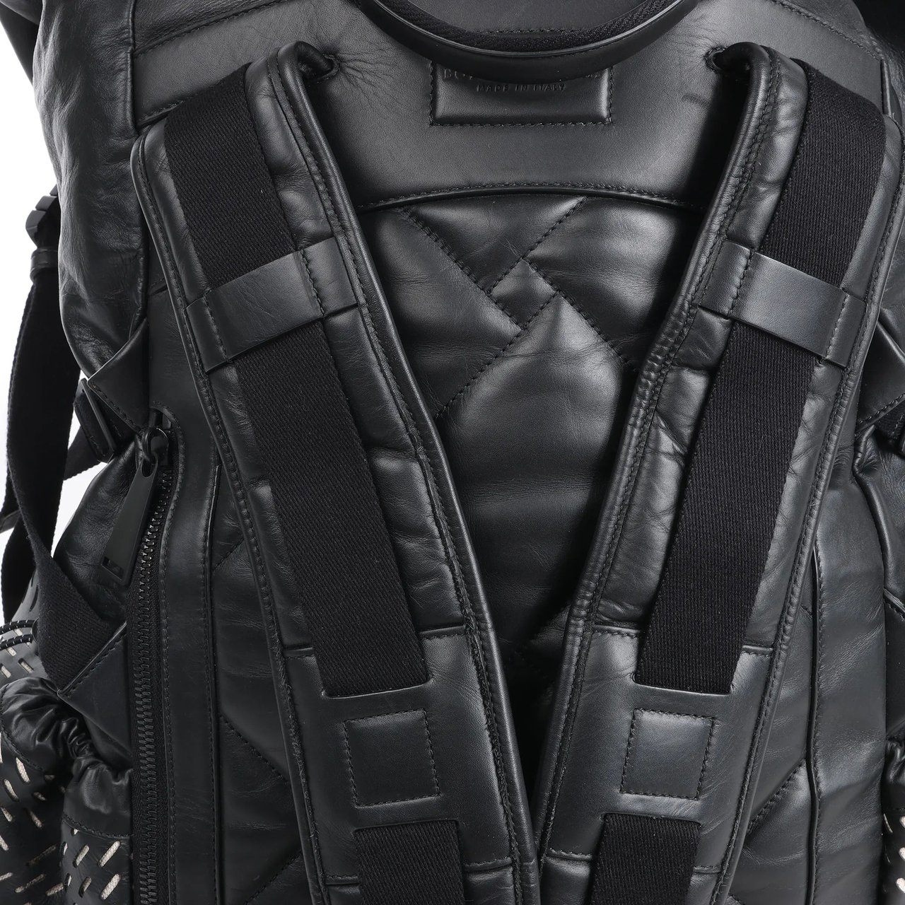 Bottega Veneta Bottega Veneta Perforated Leather Backpack in Black Zwart