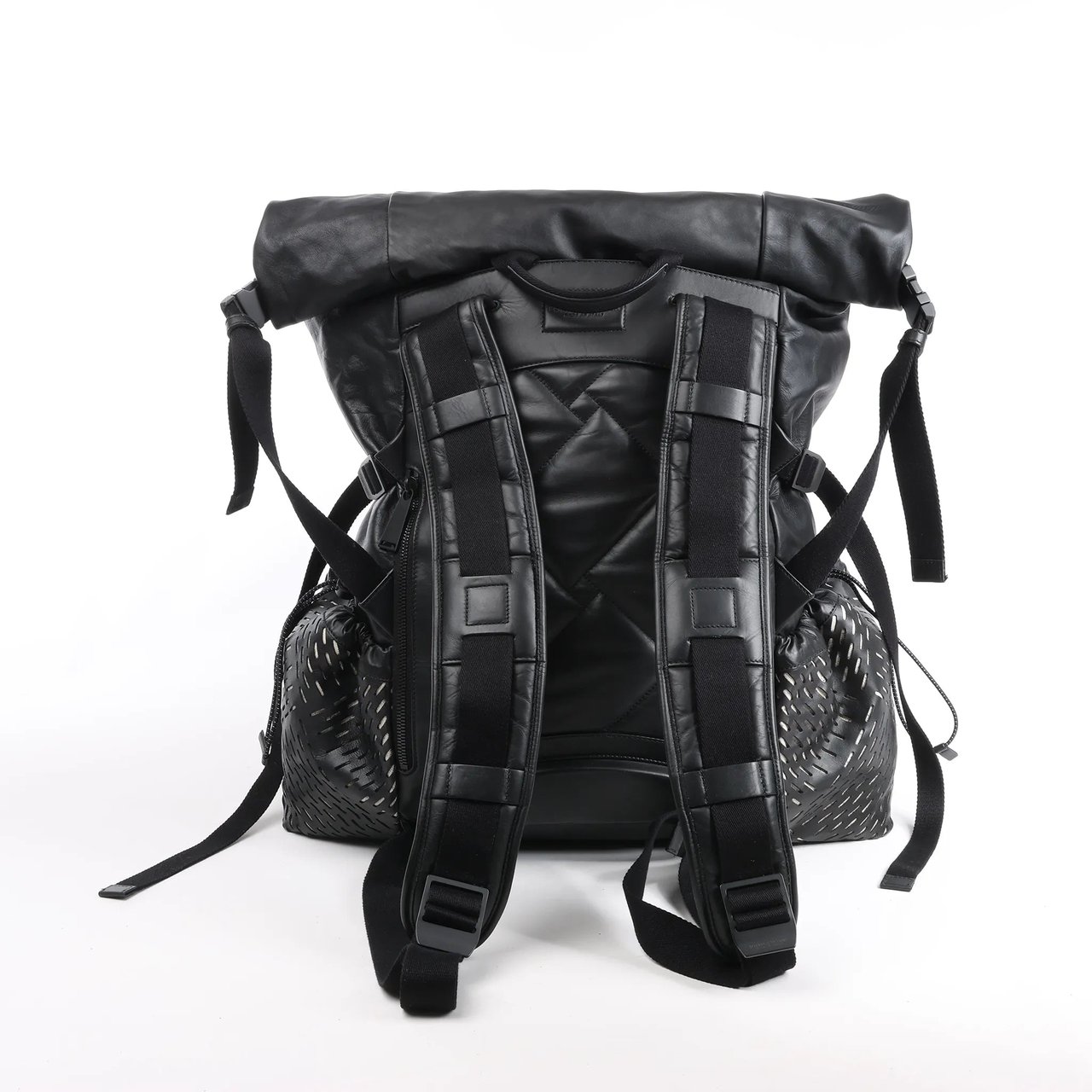 Bottega Veneta Bottega Veneta Perforated Leather Backpack in Black Zwart