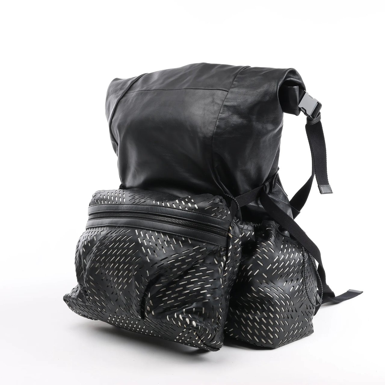 Bottega Veneta Bottega Veneta Perforated Leather Backpack in Black Zwart