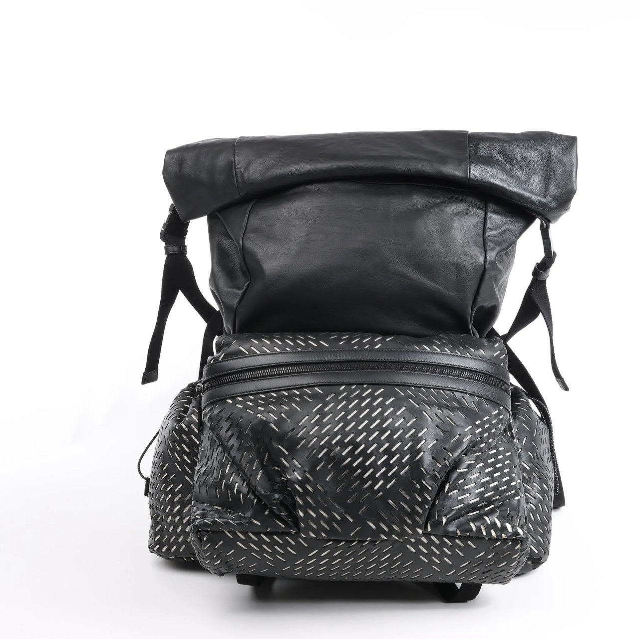 Bottega Veneta Bottega Veneta Perforated Leather Backpack in Black Zwart