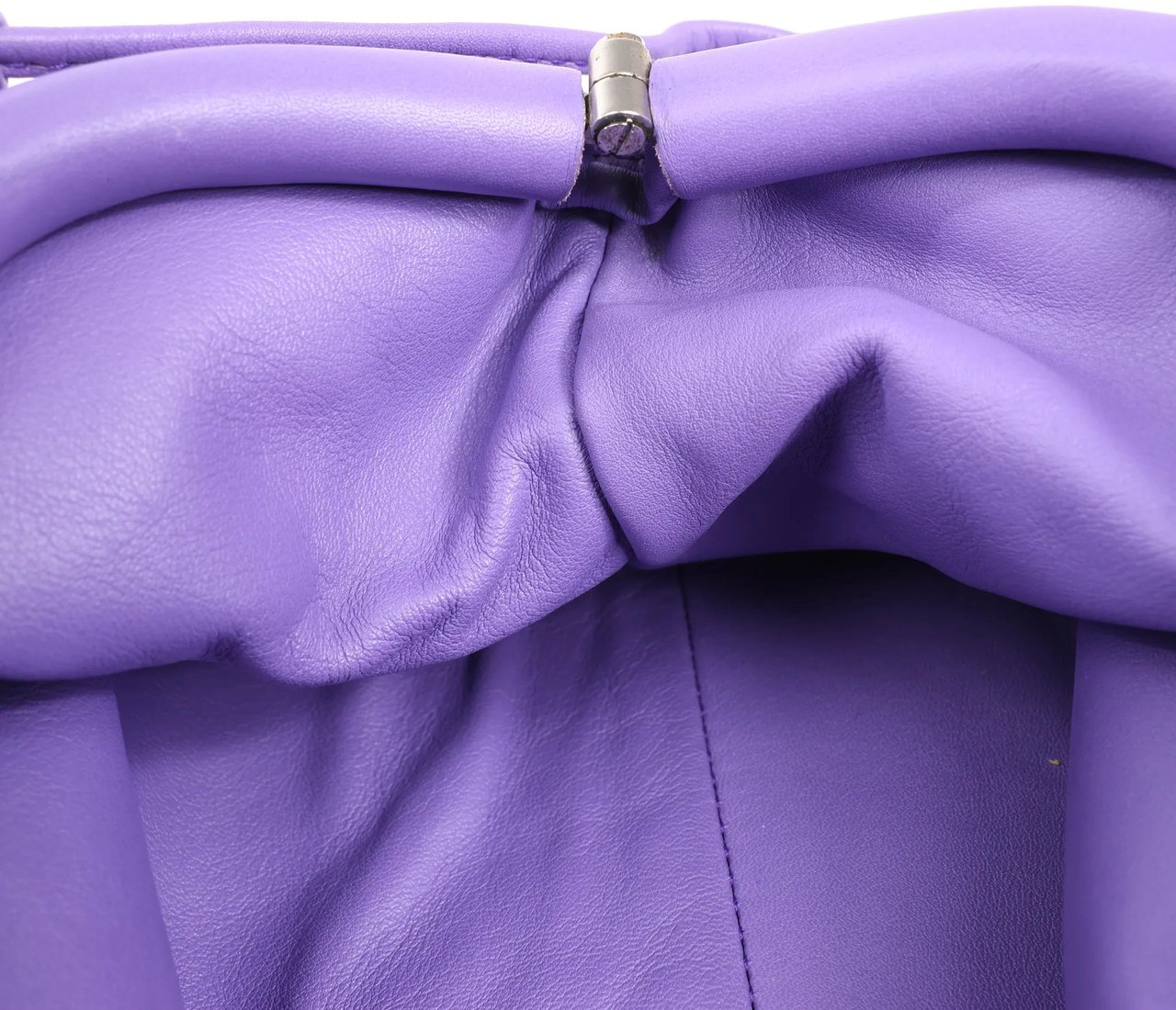 Bottega Veneta Bottega Veneta Mini The Pouch Leather Crossbody bag in Purple Paars