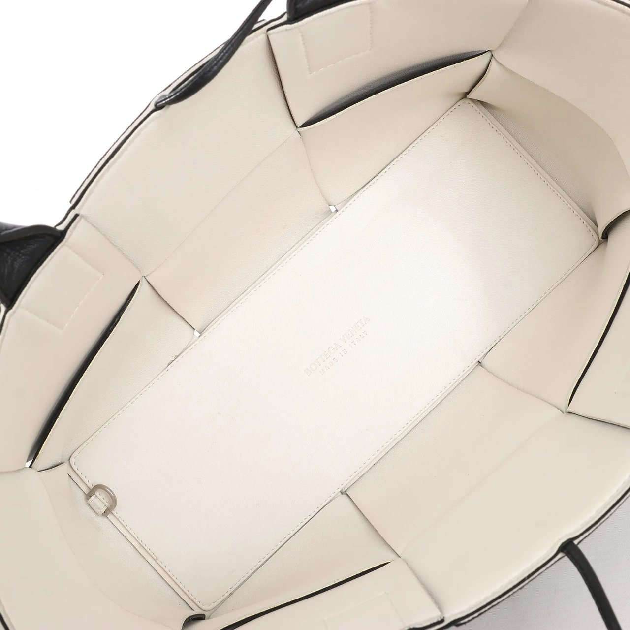 Bottega Veneta Bottega Veneta The Arco Maxi Intrecciato Leather Handbag in Black Zwart