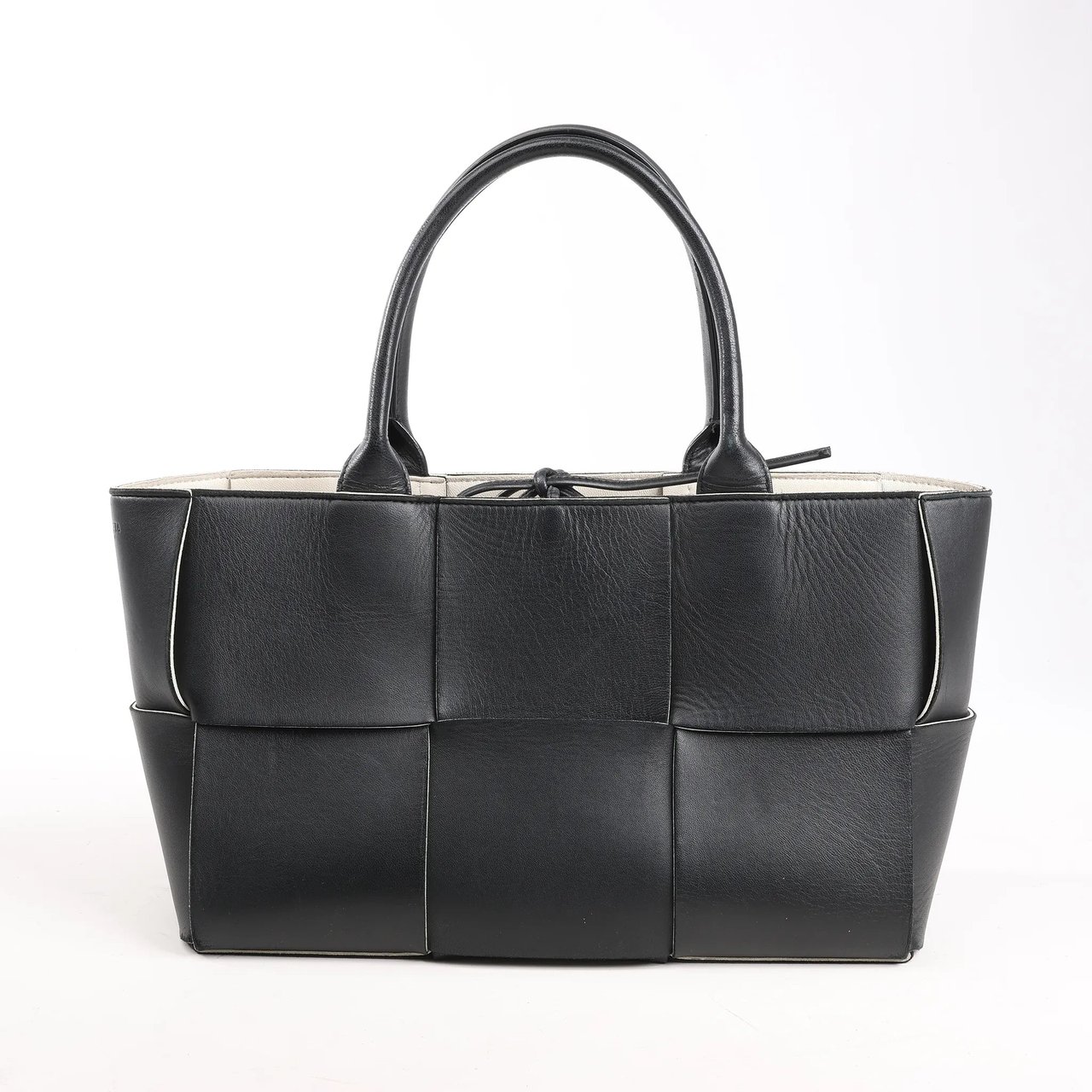 Bottega Veneta Bottega Veneta The Arco Maxi Intrecciato Leather Handbag in Black Zwart
