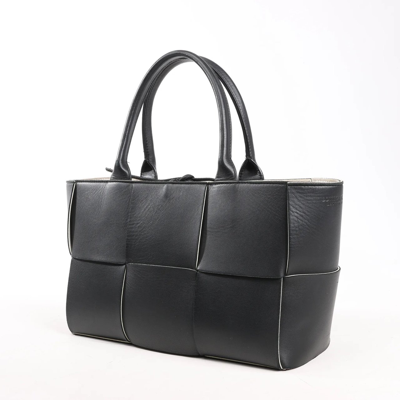 Bottega Veneta Bottega Veneta The Arco Maxi Intrecciato Leather Handbag in Black Zwart