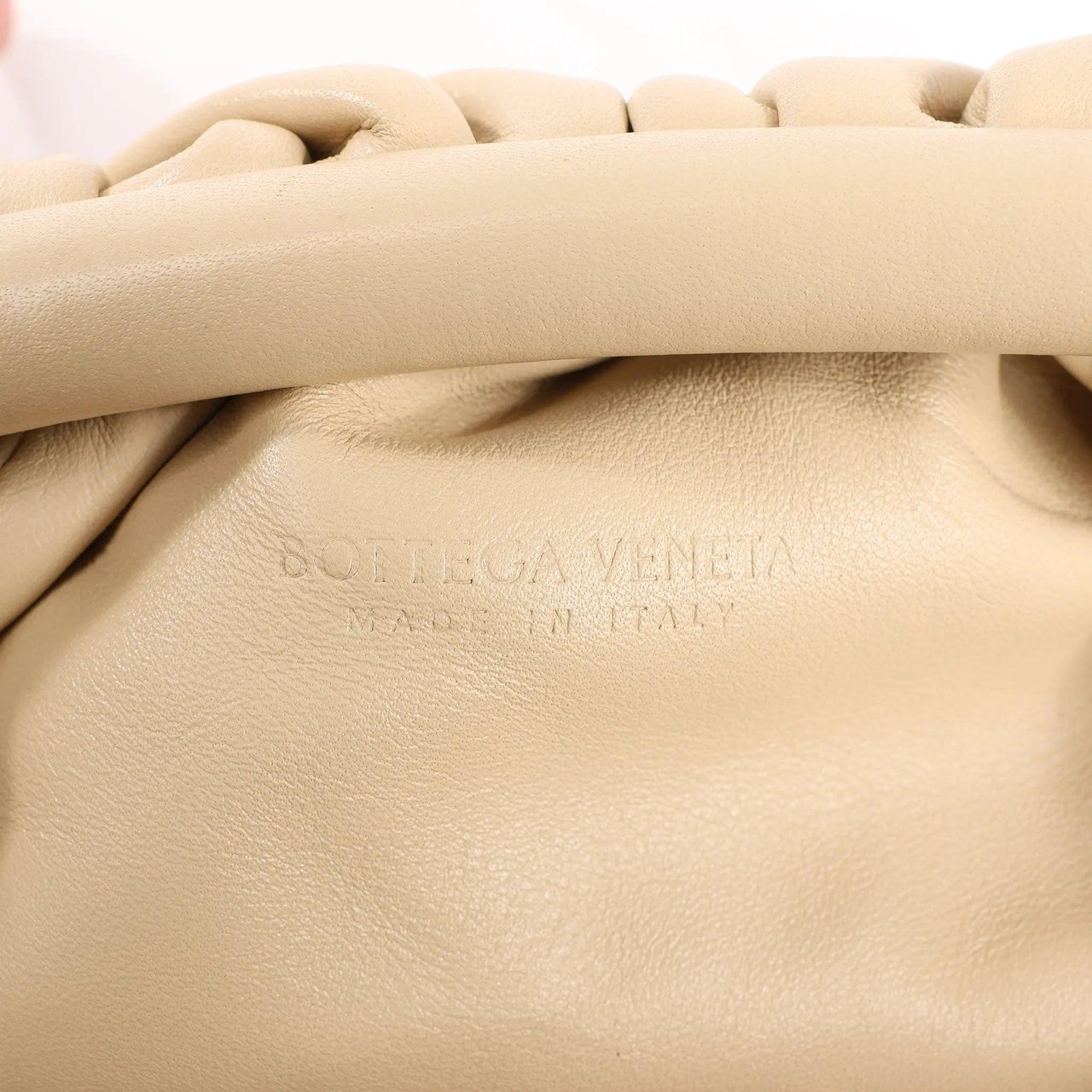 Bottega Veneta Bottega Veneta Mini The Pouch Leather Crossbody bag in Beige Beige