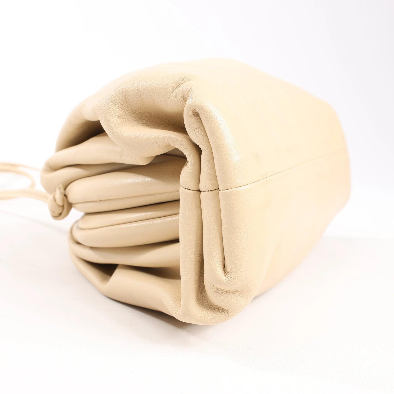 Bottega Veneta Bottega Veneta Mini The Pouch Leather Crossbody bag in Beige Beige