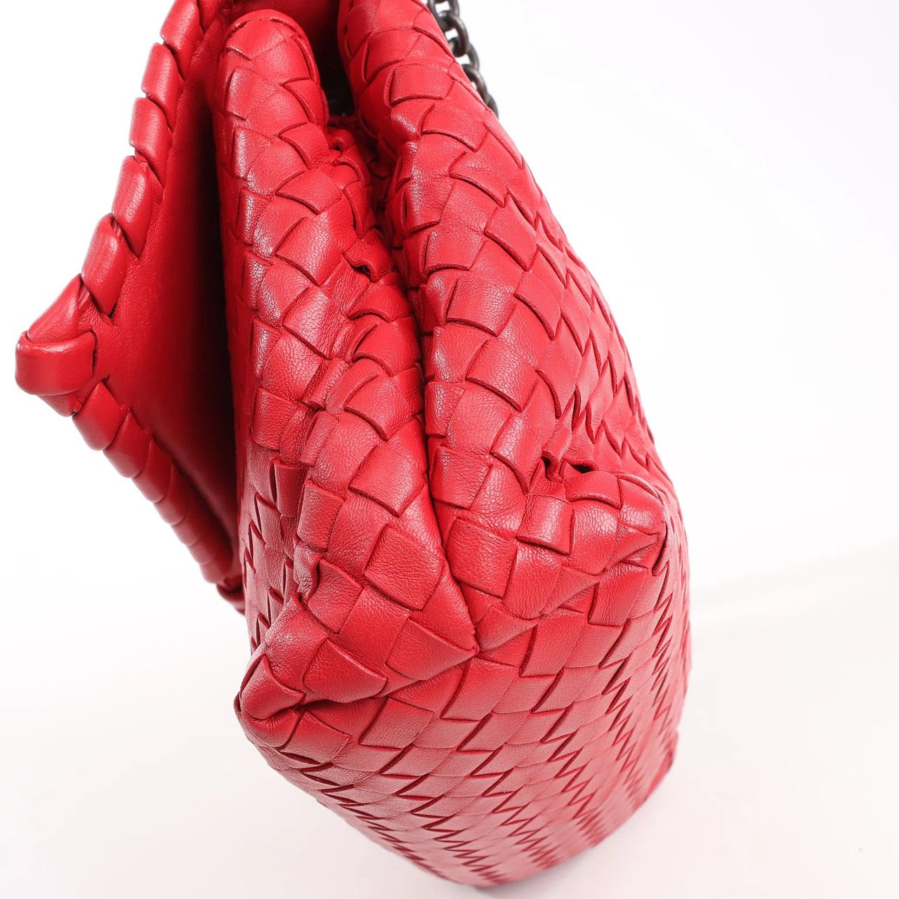 Bottega Veneta Bottega Veneta Intrecciato Leather Shoulder Bag in Red Rood
