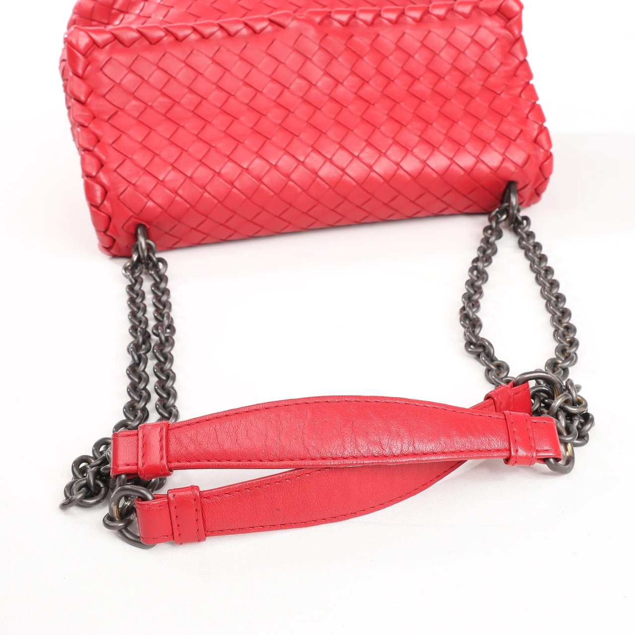 Bottega Veneta Bottega Veneta Intrecciato Leather Shoulder Bag in Red Rood