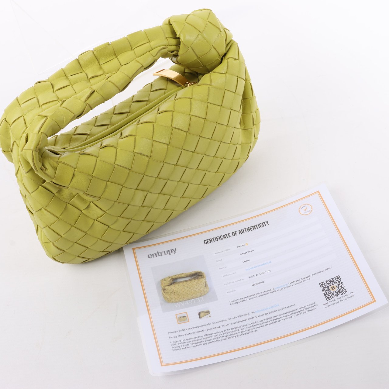 Bottega Veneta Bottega Veneta Intrecciato Mini Jodie Leather Handbag in Yellow-Green Groen