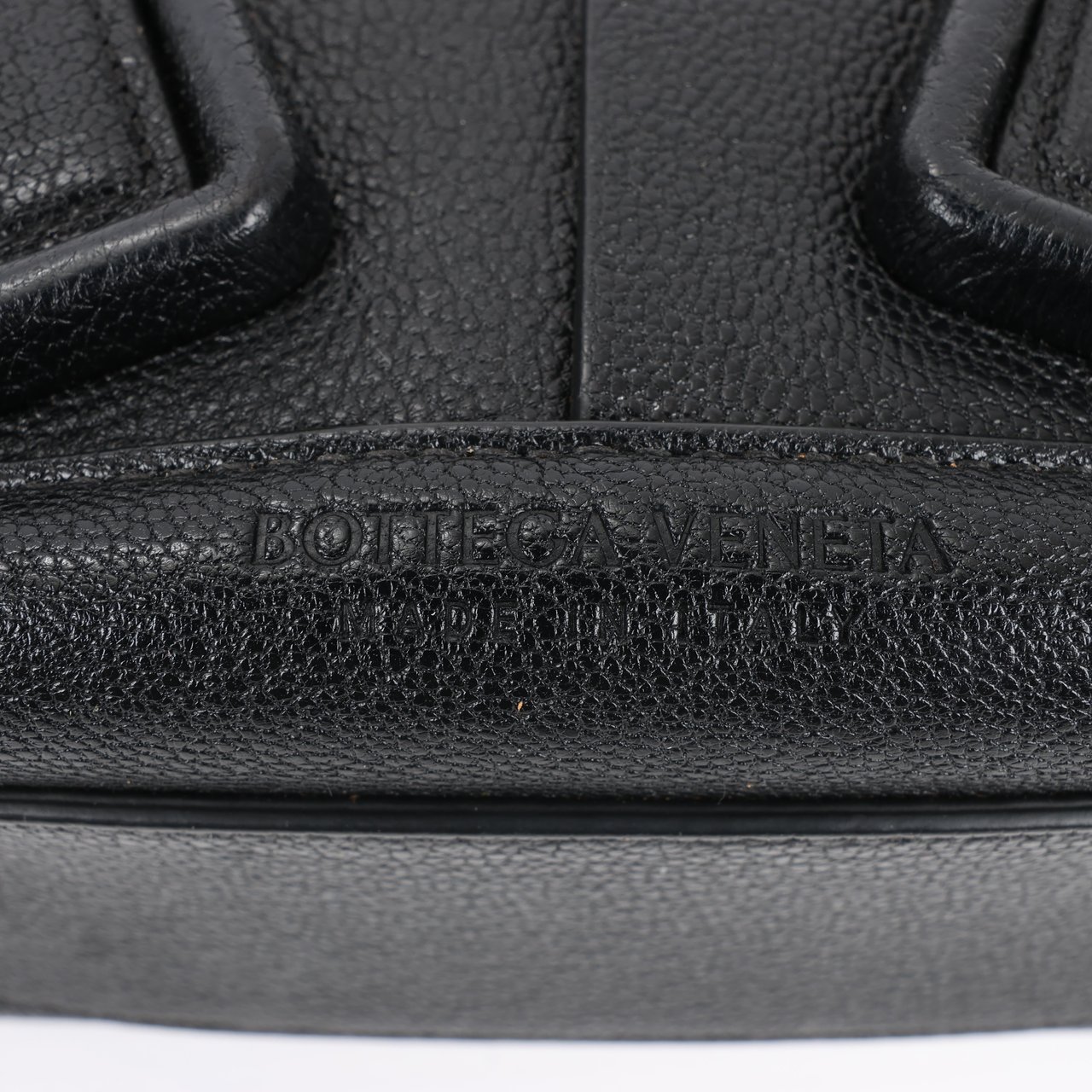 Bottega Veneta Bottega Veneta Arco Mini Leather Maxi Intrecciato 2Way Handbag in Black Zwart