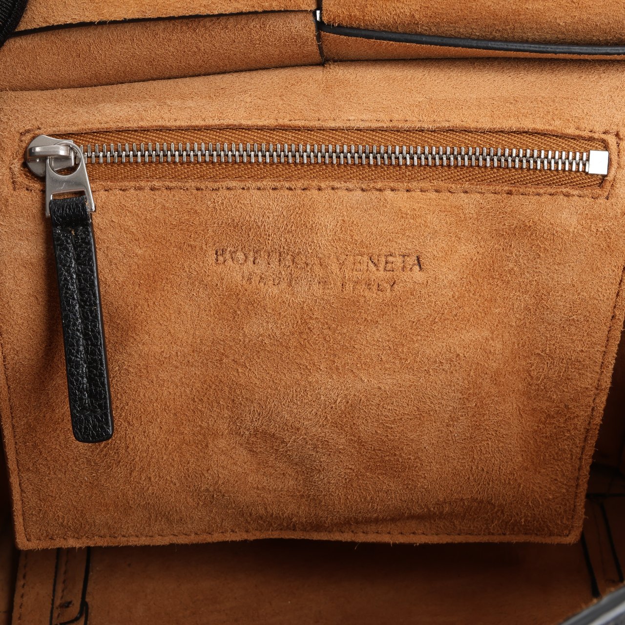 Bottega Veneta Bottega Veneta Arco Mini Leather Maxi Intrecciato 2Way Handbag in Black Zwart