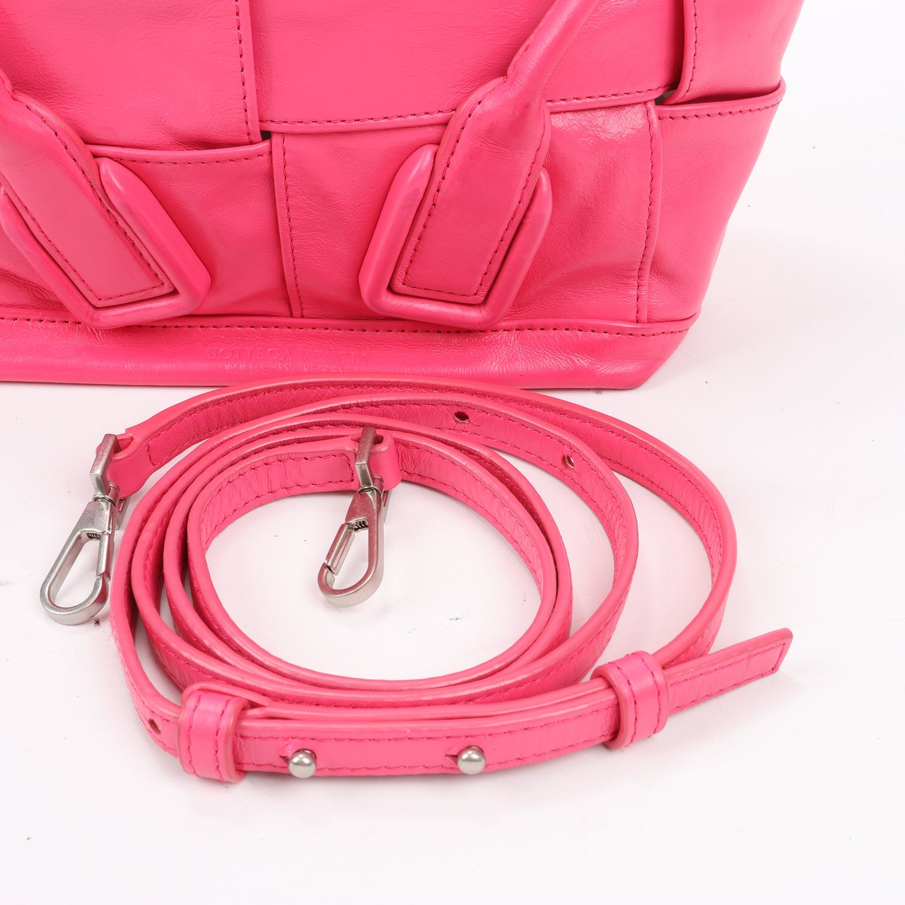 Bottega Veneta Bottega Veneta Arco Mini Paper Calfskin Maxi Intrecciato 2Way Handbag in Pink Roze