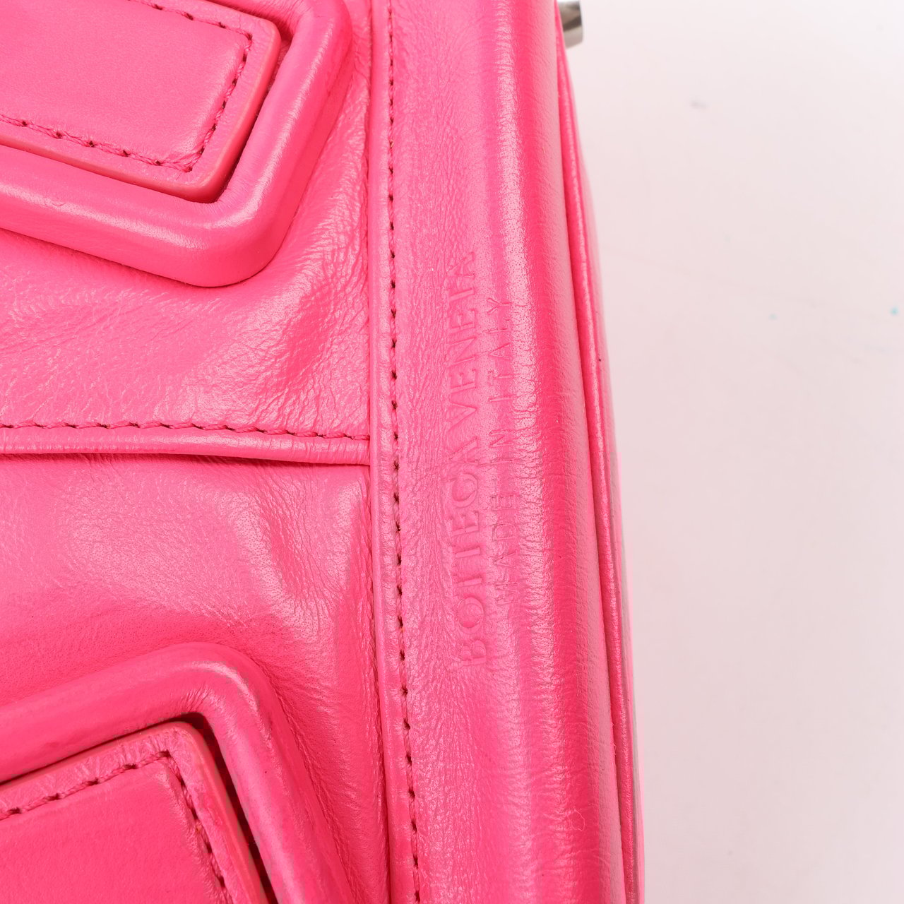 Bottega Veneta Bottega Veneta Arco Mini Paper Calfskin Maxi Intrecciato 2Way Handbag in Pink Roze