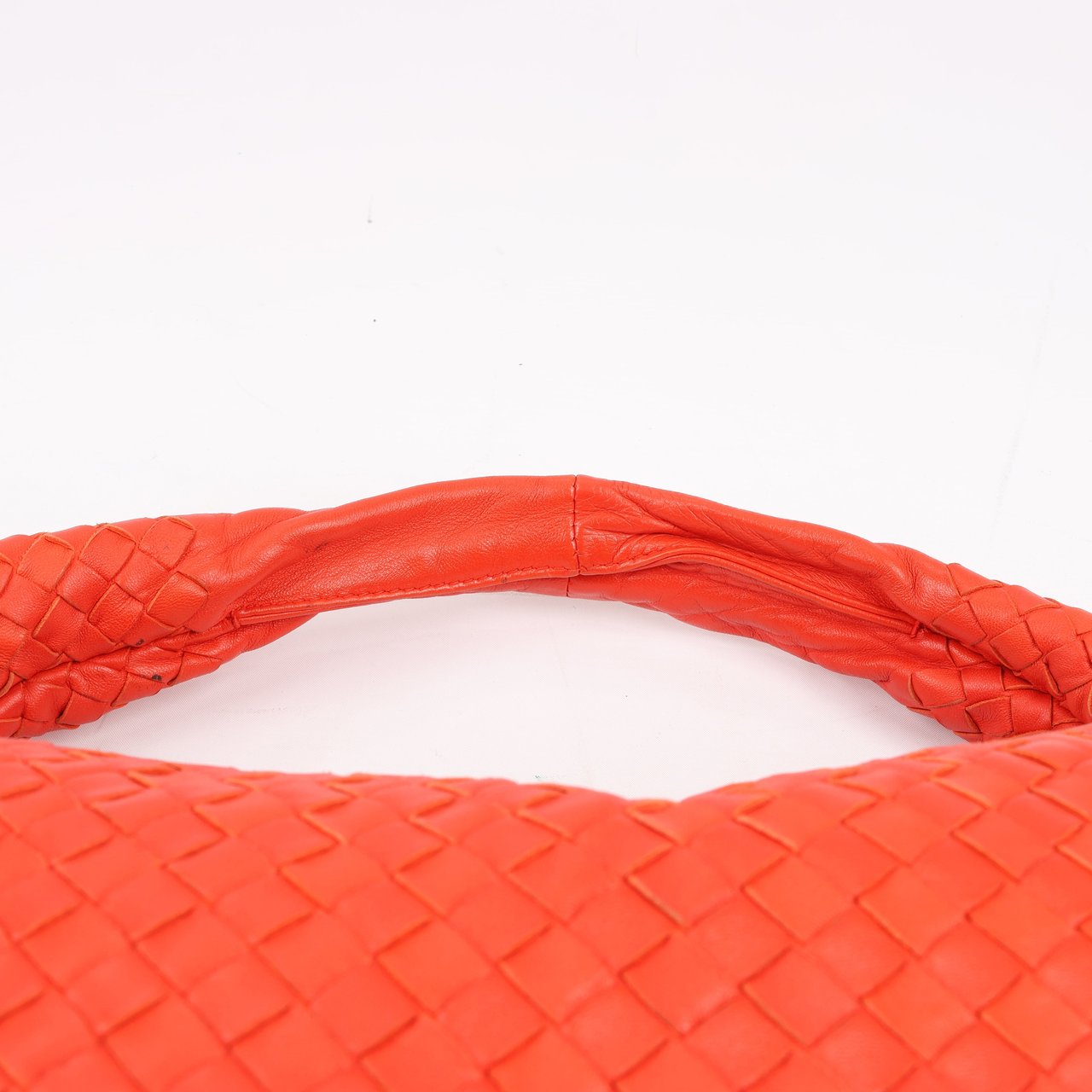 Bottega Veneta Bottega Veneta Intrecciato Hobo Leather Shoulder Bag in Red Rood